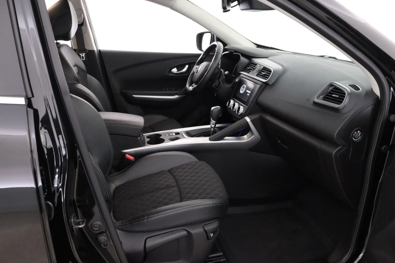 Renault Kadjar GZU-570 carousel image