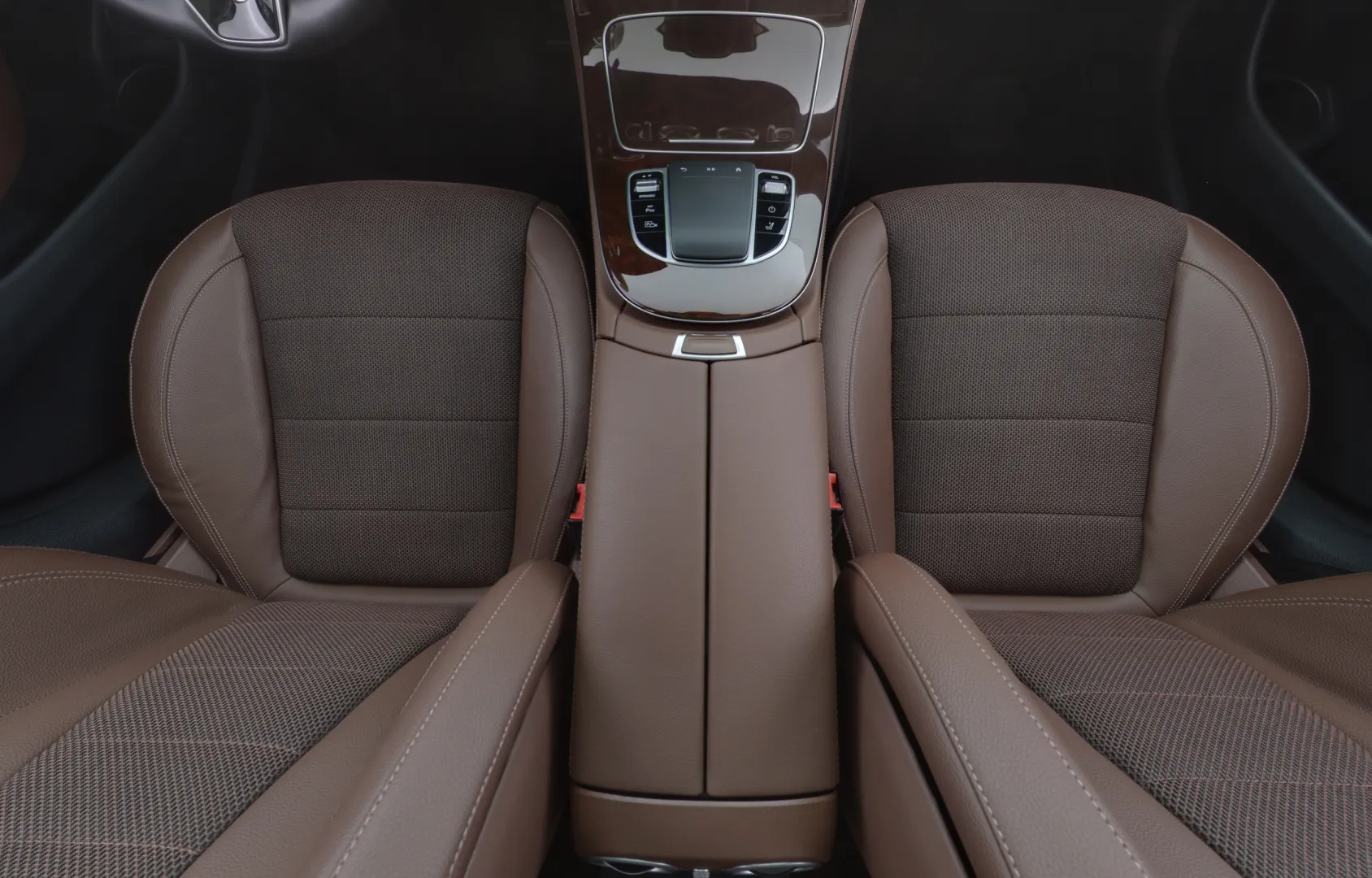 MERCEDES-BENZ E IPE-281 carousel image