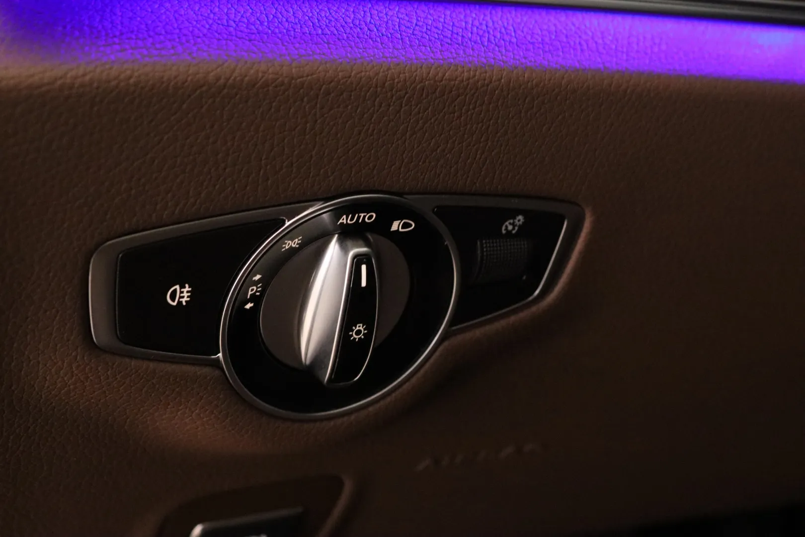 MERCEDES-BENZ E IPE-281 carousel image