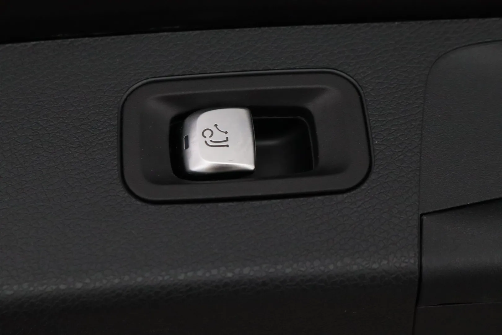 MERCEDES-BENZ E IPE-281 carousel image