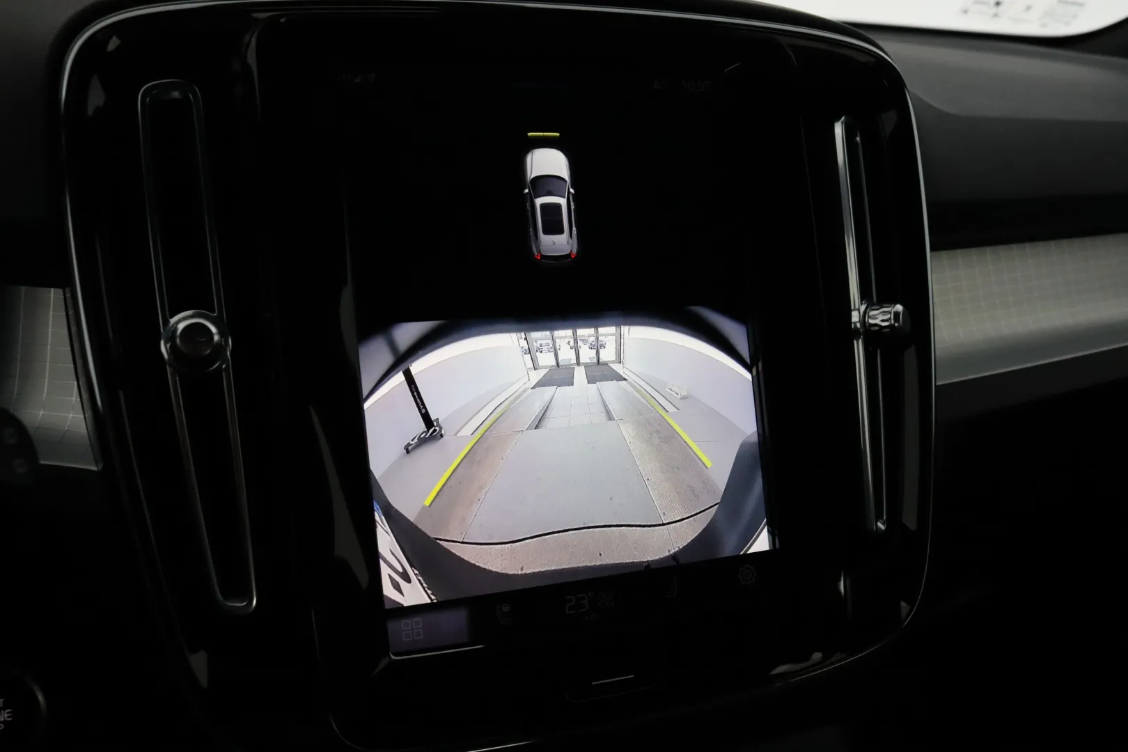 Volvo XC40 ZPJ-587 carousel image