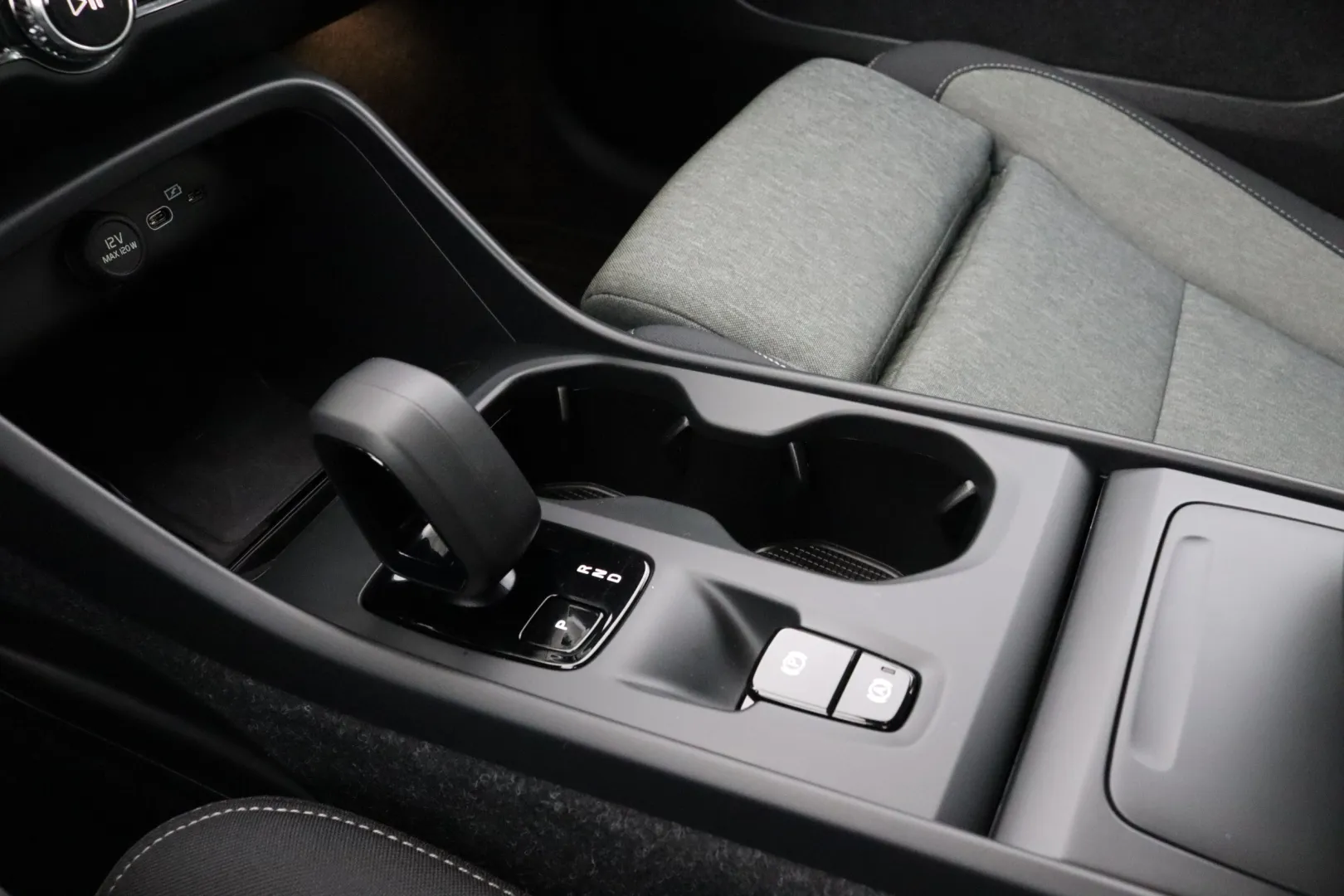 Volvo XC40 ZPJ-587 carousel image