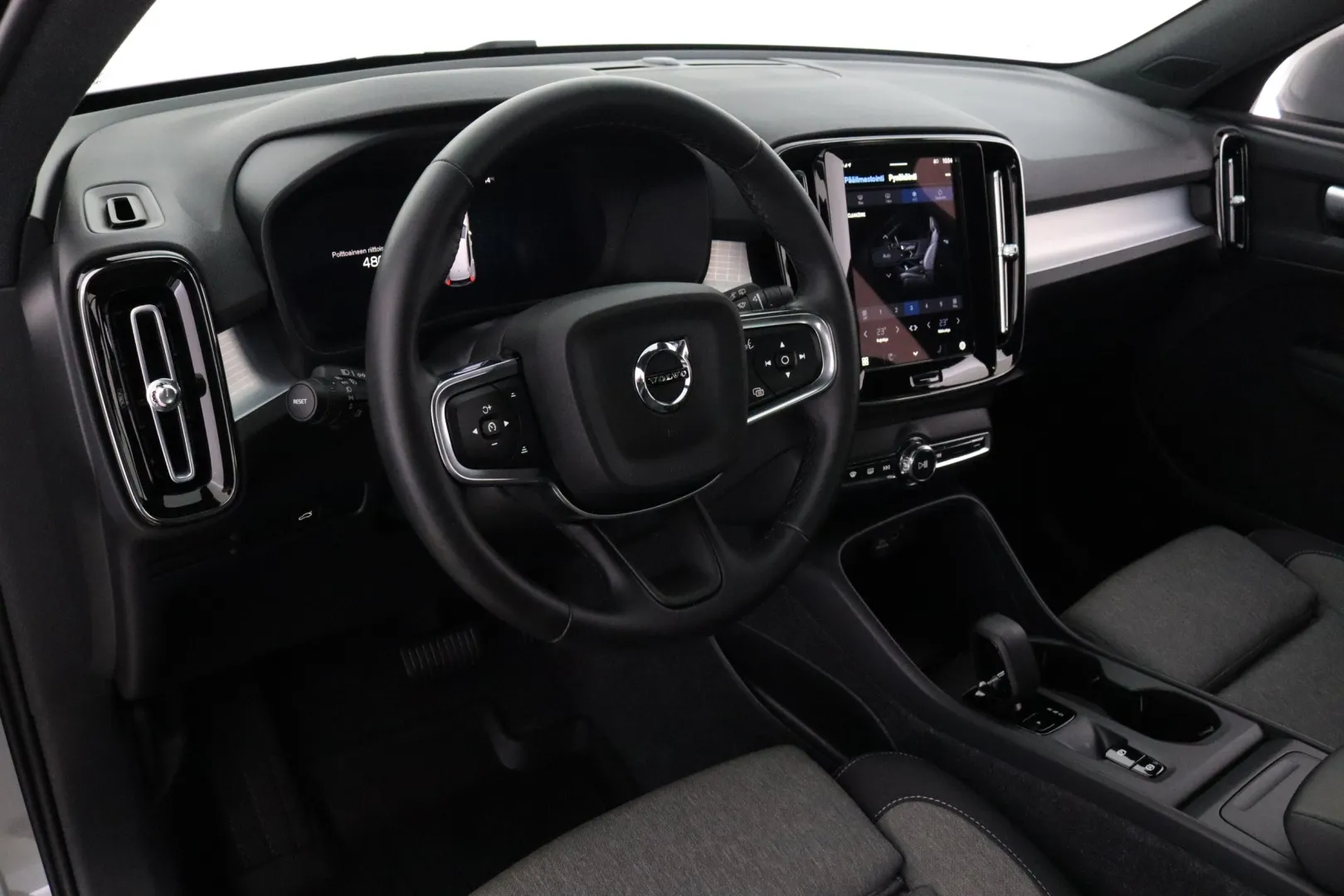 Volvo XC40 ZPJ-587 carousel image