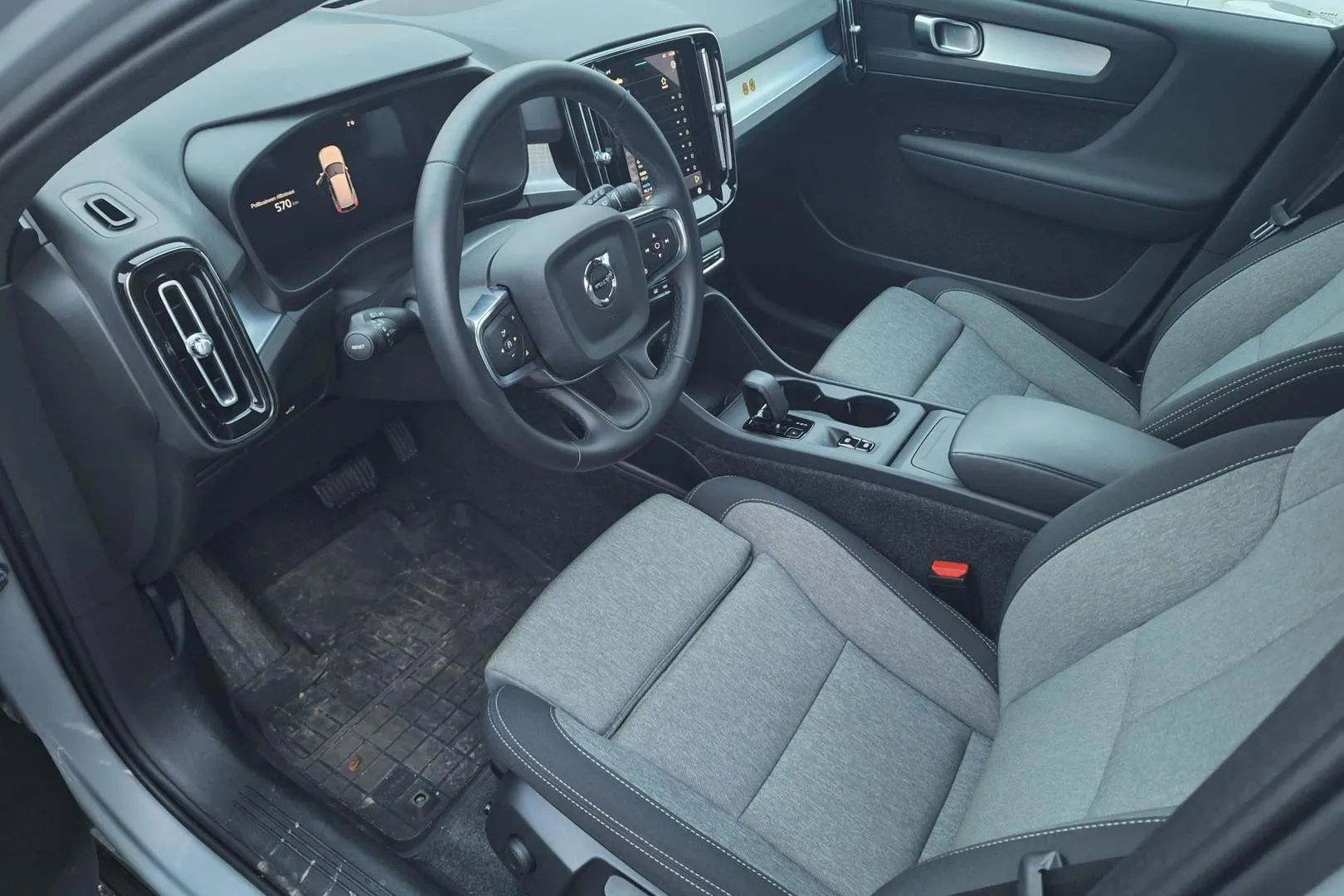 Volvo XC40 ZPJ-587 carousel image