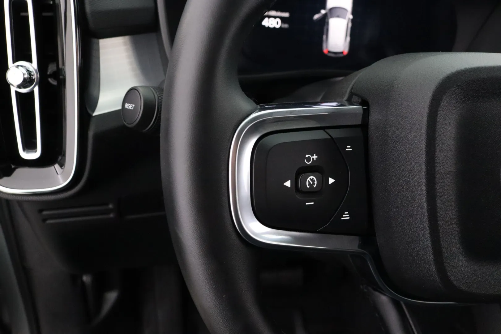 Volvo XC40 ZPJ-587 carousel image