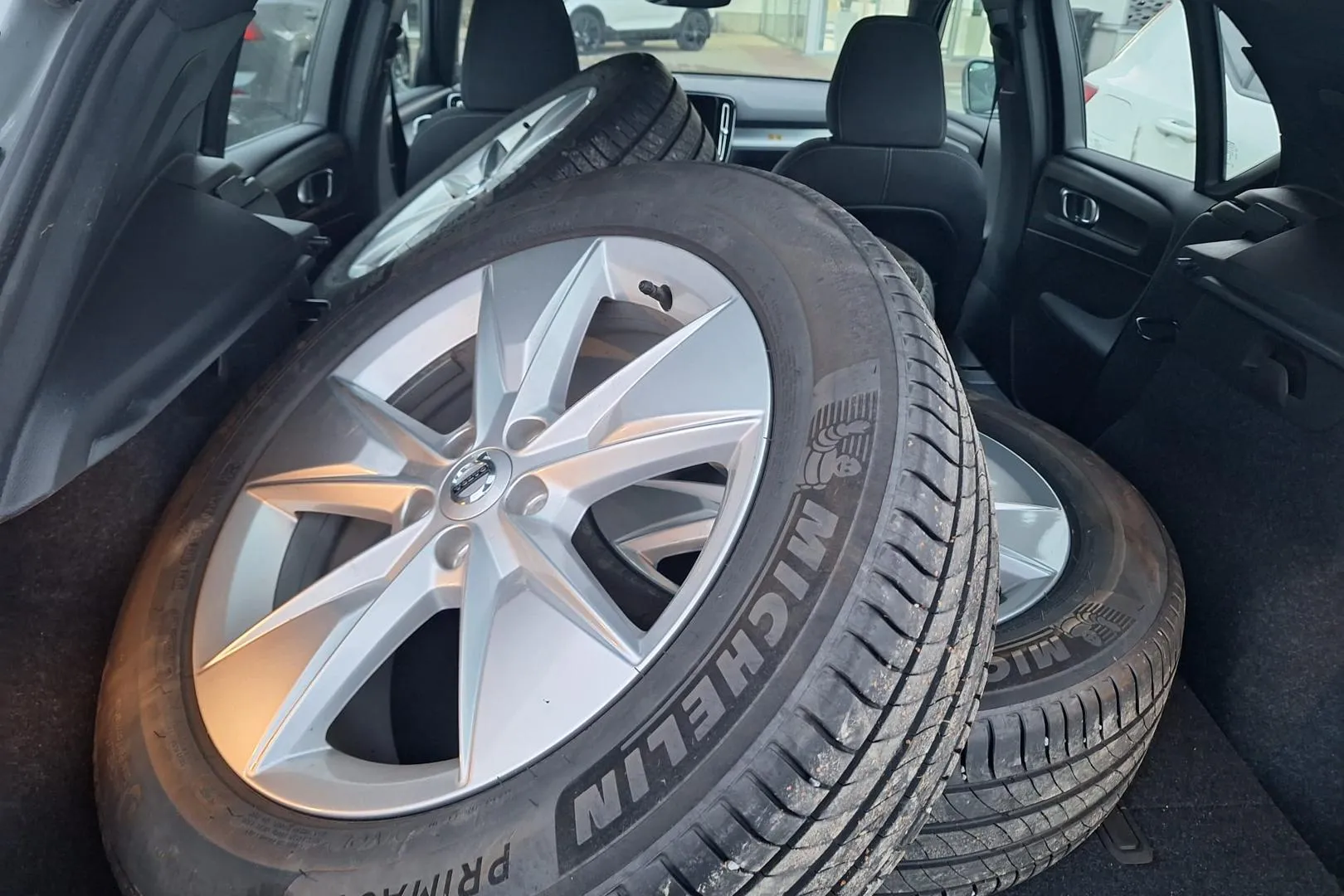 Volvo XC40 ZPJ-587 carousel image