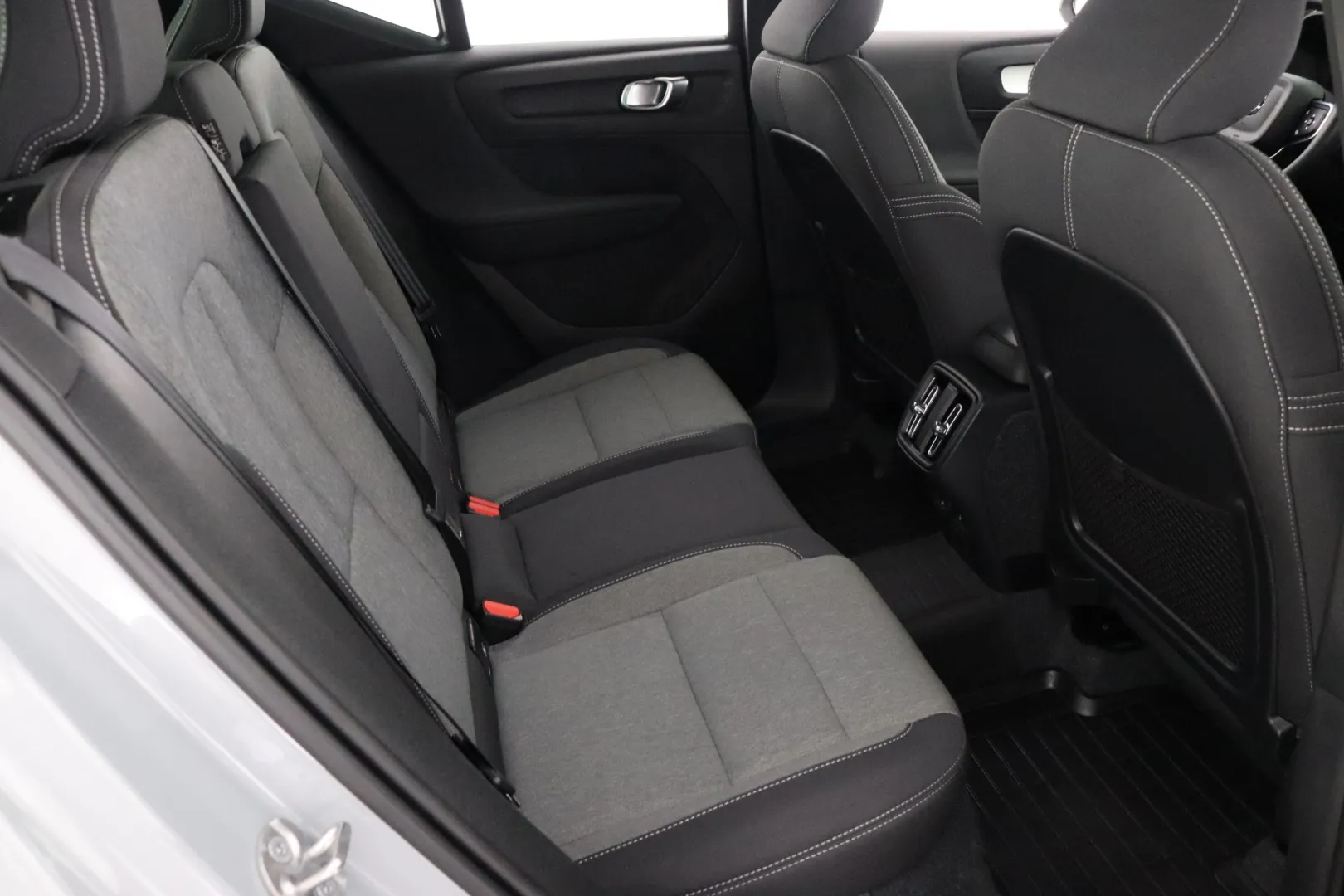 Volvo XC40 ZPJ-587 carousel image