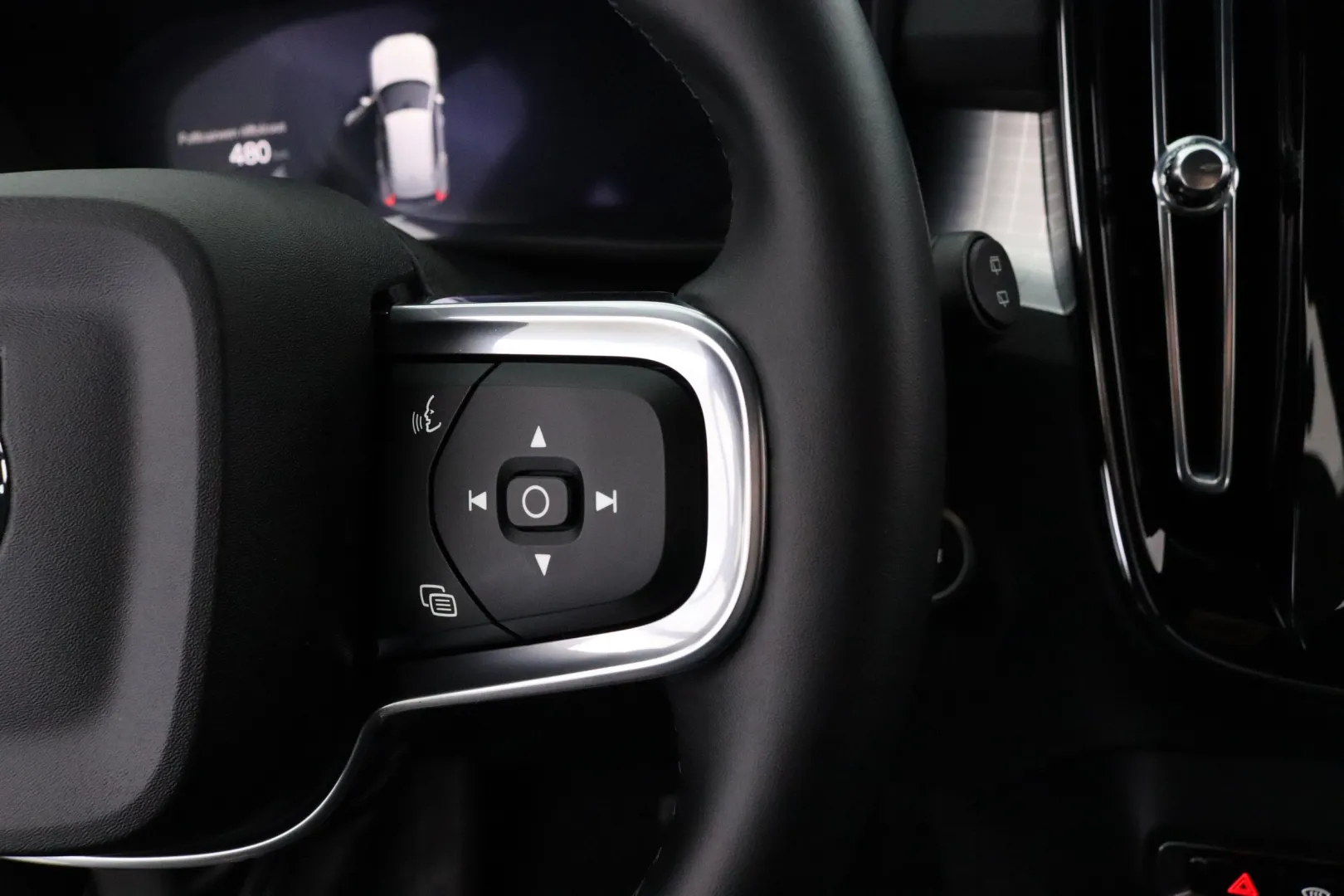 Volvo XC40 ZPJ-587 carousel image