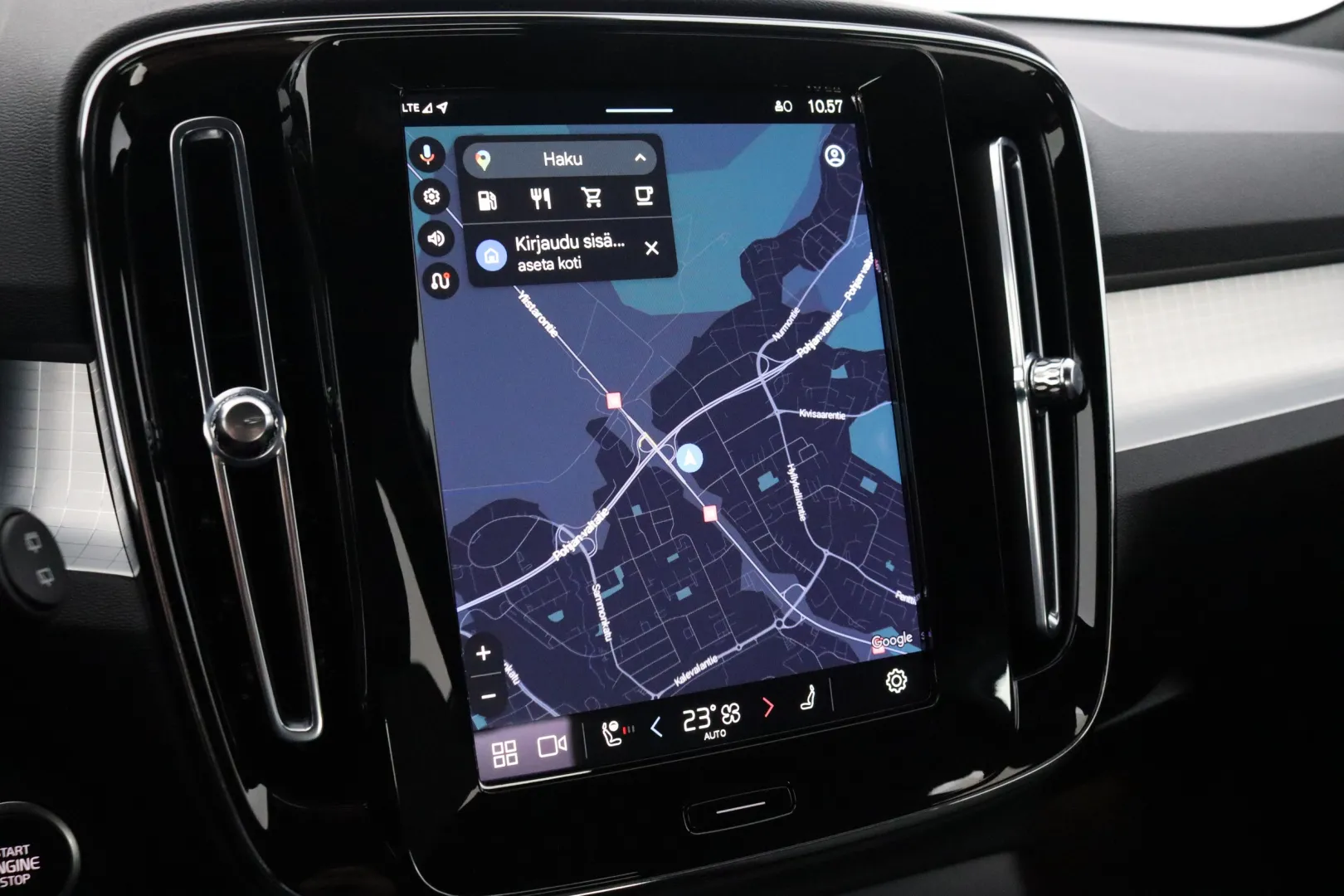 Volvo XC40 ZPJ-587 carousel image