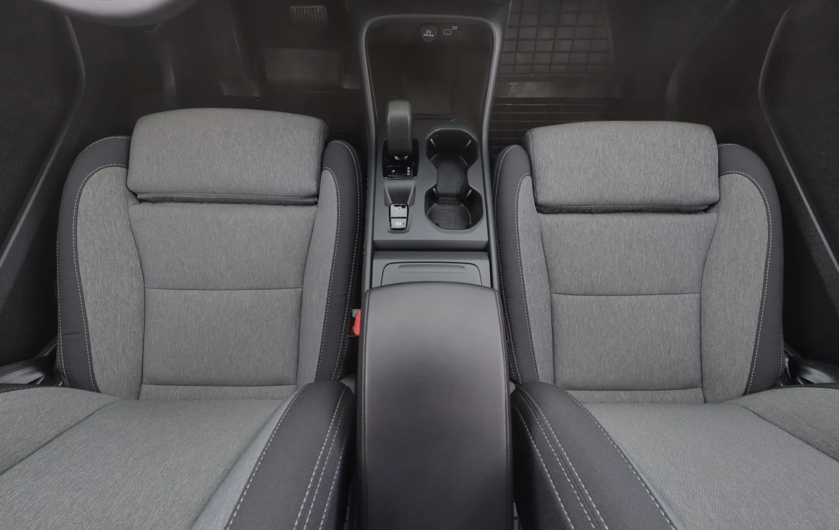 Volvo XC40 ZPJ-587 carousel image