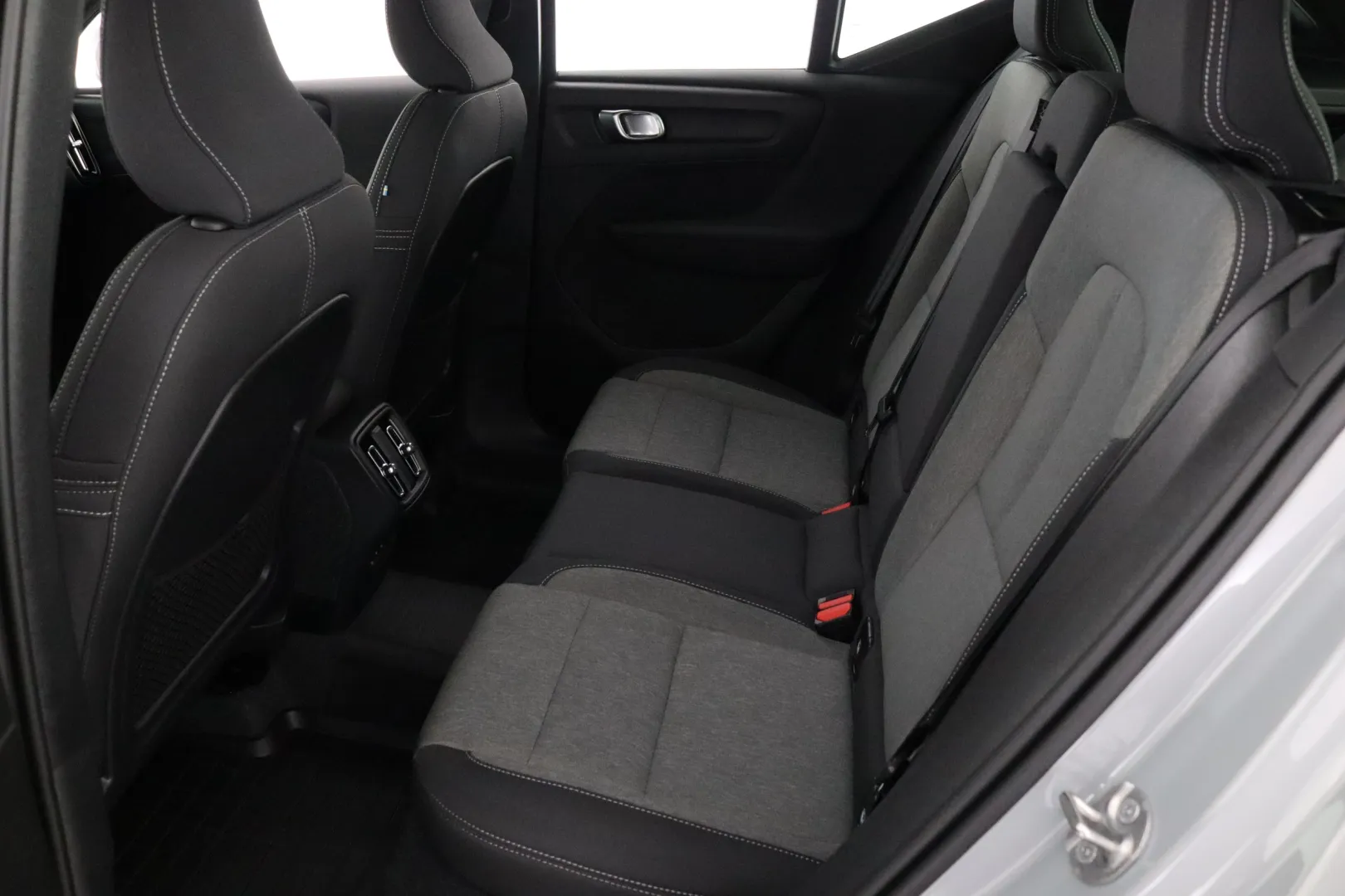 Volvo XC40 ZPJ-587 carousel image