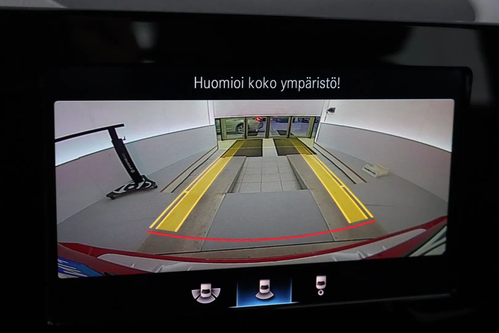 Mercedes-Benz GLB IZB-527 carousel image