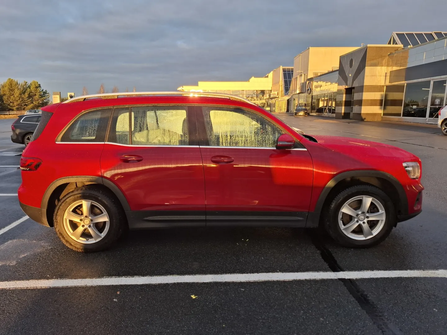 Mercedes-Benz GLB IZB-527 carousel image