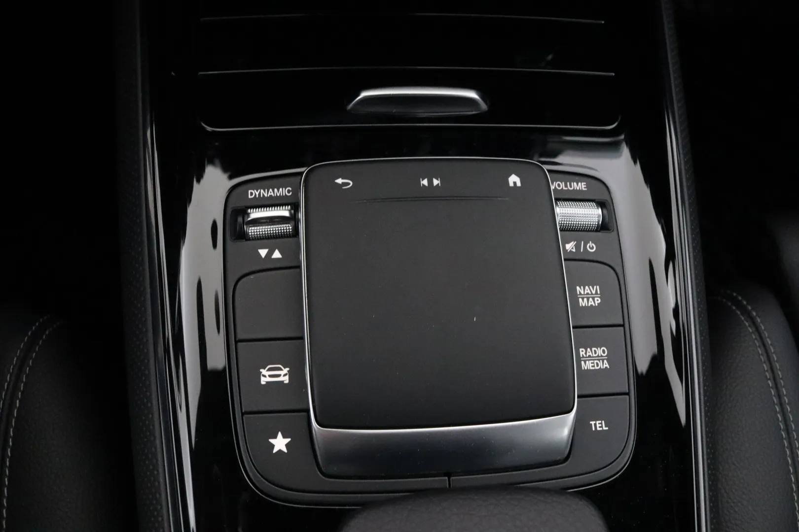 Mercedes-Benz GLB IZB-527 carousel image