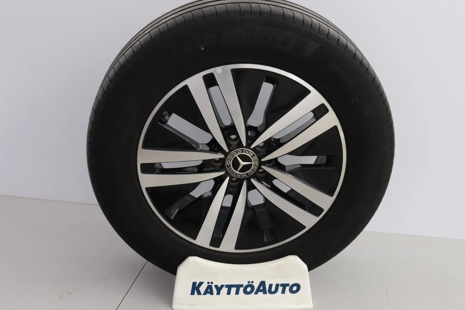 Mercedes-Benz GLB IZB-527 carousel image