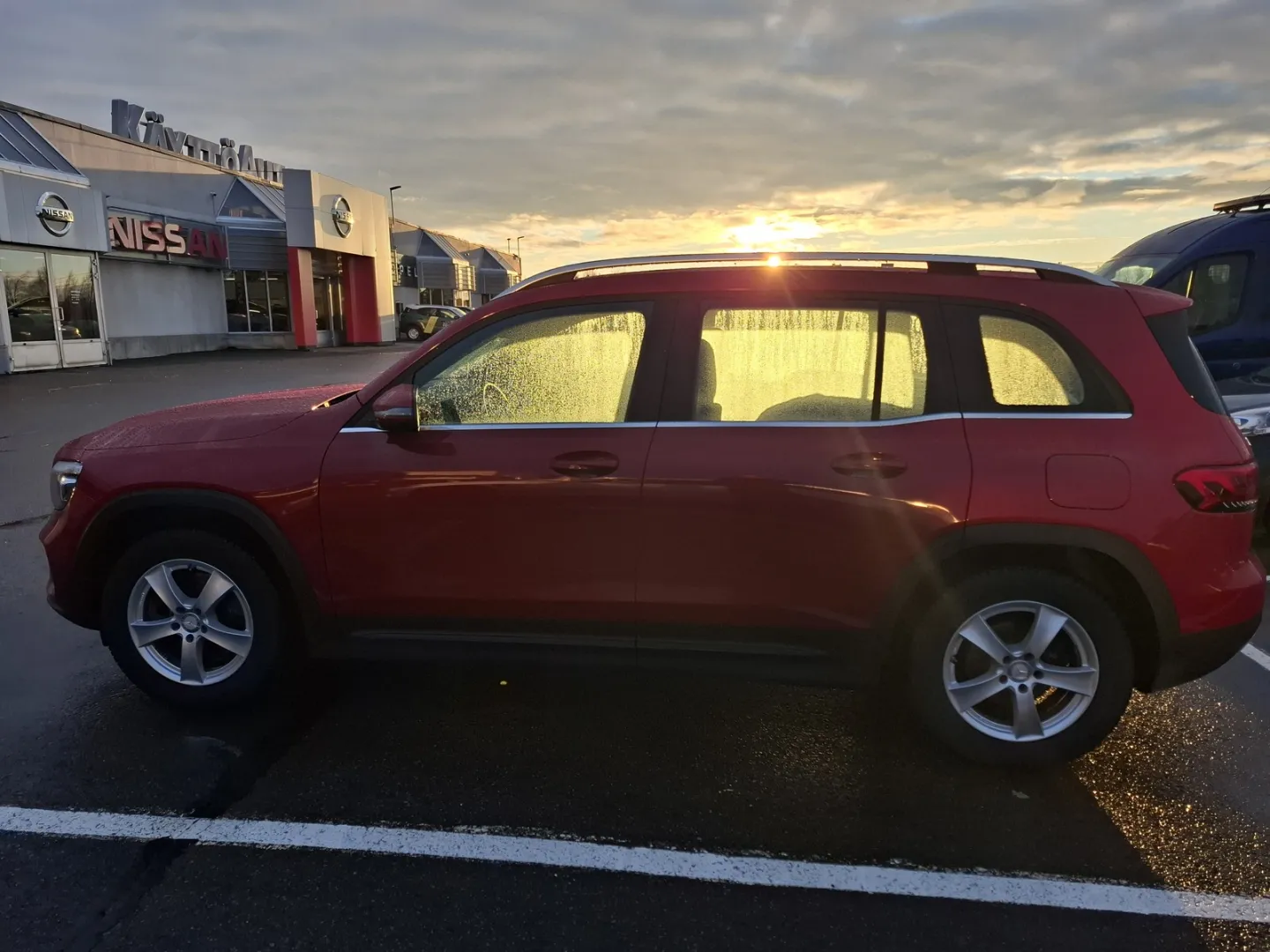 Mercedes-Benz GLB IZB-527 carousel image