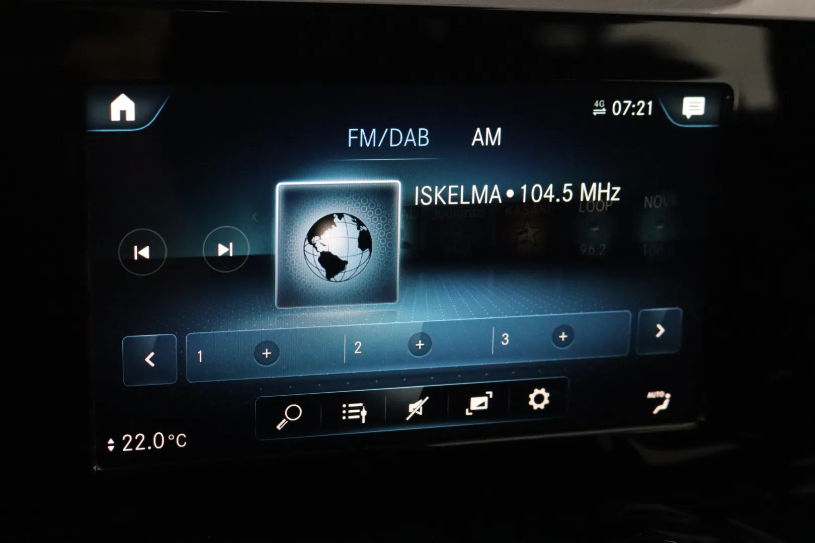 Mercedes-Benz GLB IZB-527 carousel image