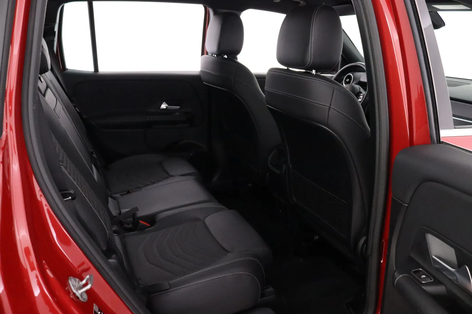 Mercedes-Benz GLB IZB-527 carousel image