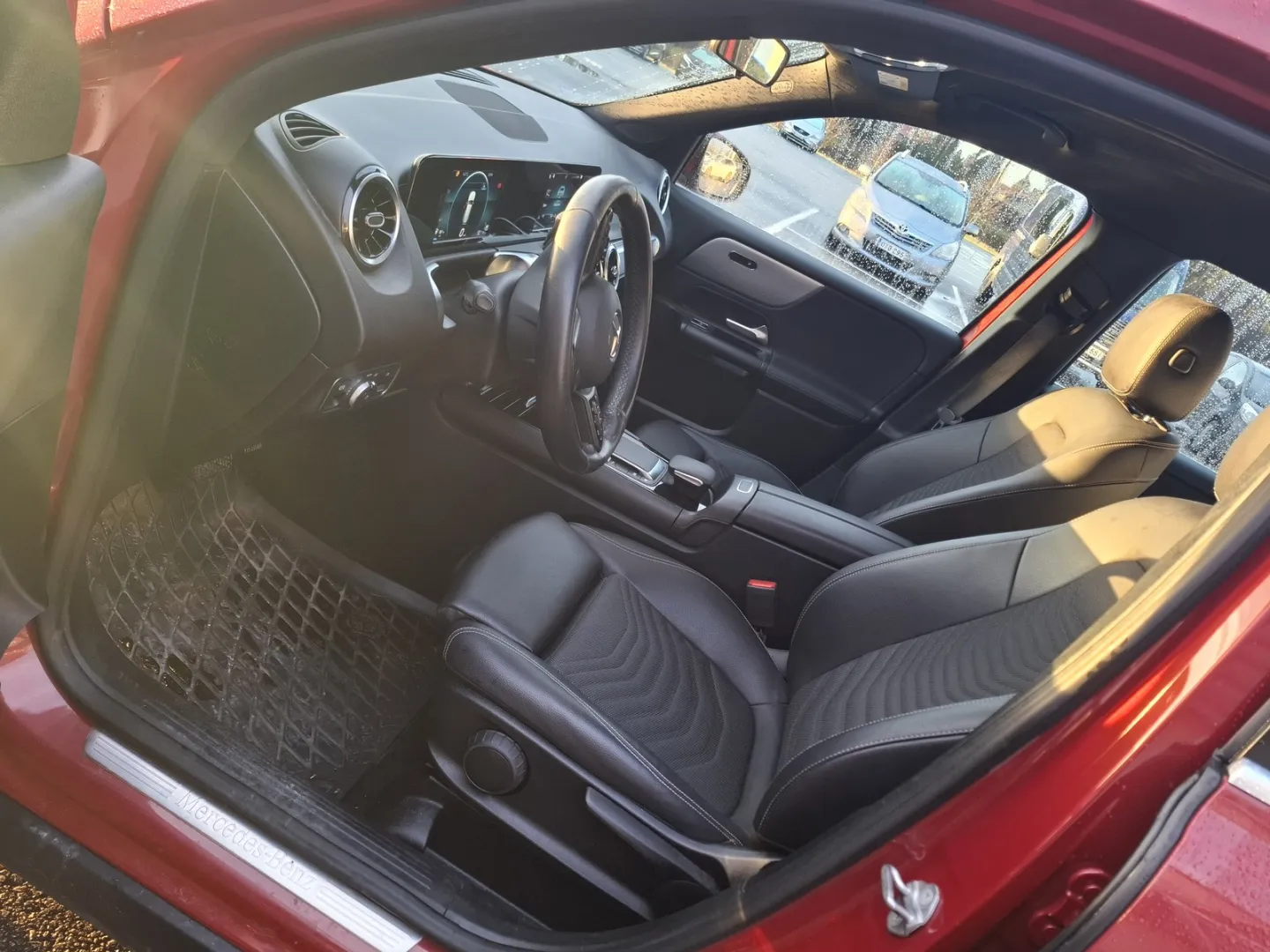 Mercedes-Benz GLB IZB-527 carousel image