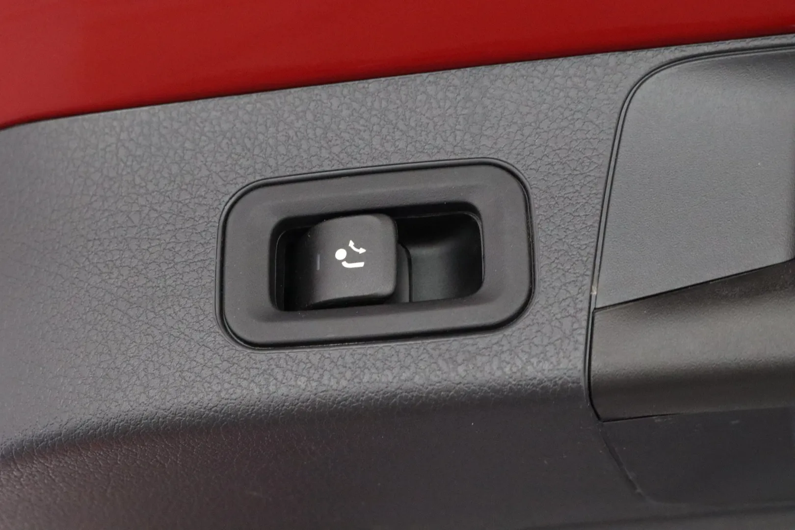 Mercedes-Benz GLB IZB-527 carousel image