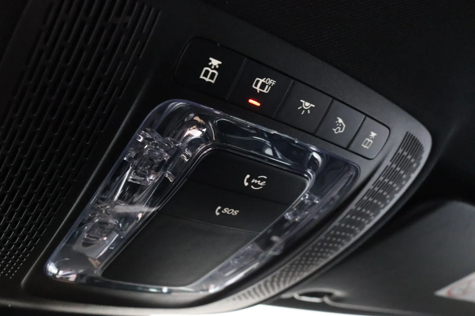 Mercedes-Benz GLB IZB-527 carousel image