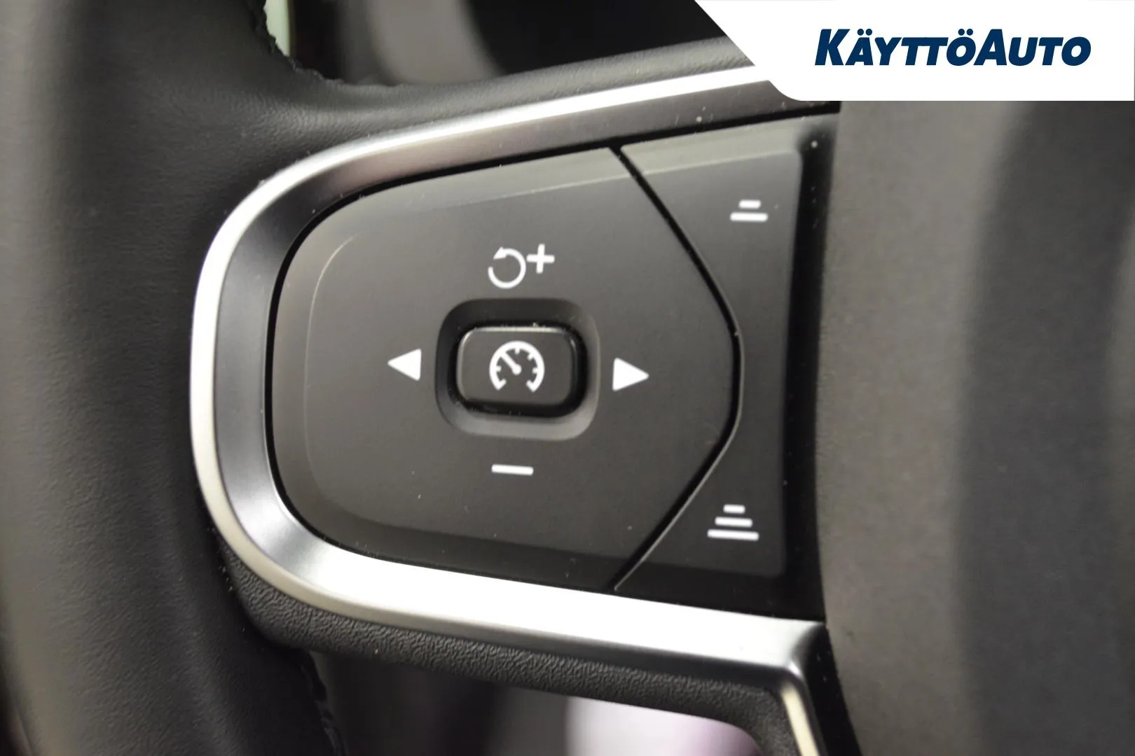 VOLVO XC60 JNH-852 carousel image