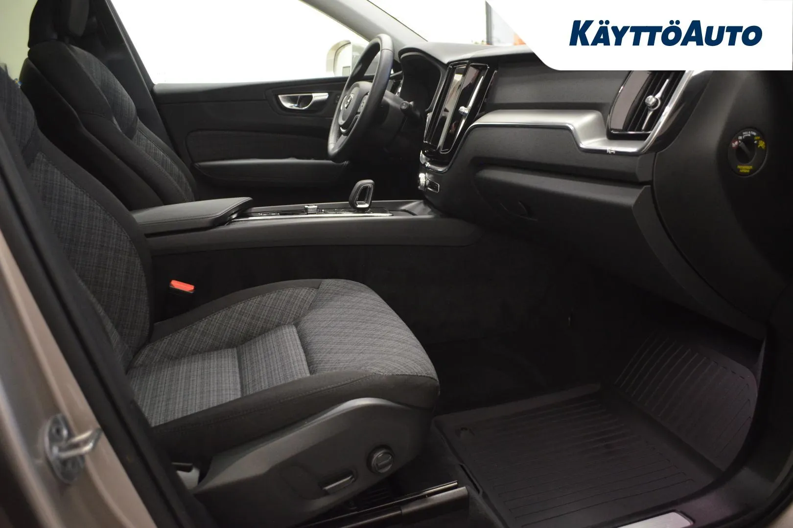 VOLVO XC60 JNH-852 carousel image