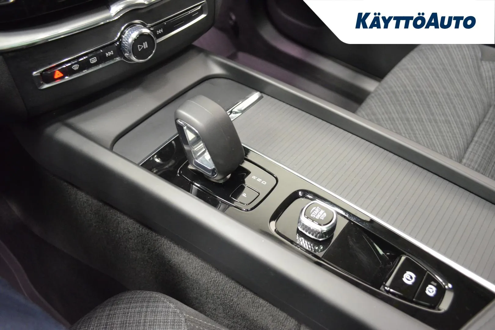 VOLVO XC60 JNH-852 carousel image