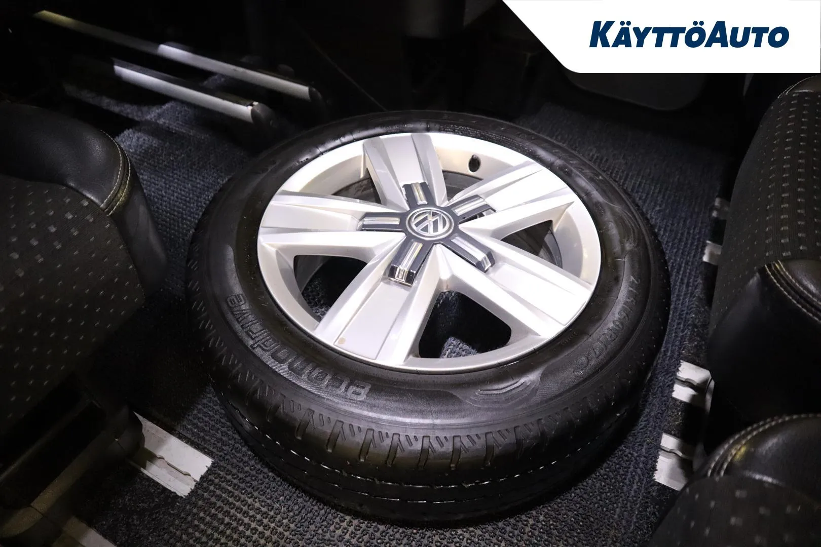 Volkswagen Transporter YJN-458 carousel image