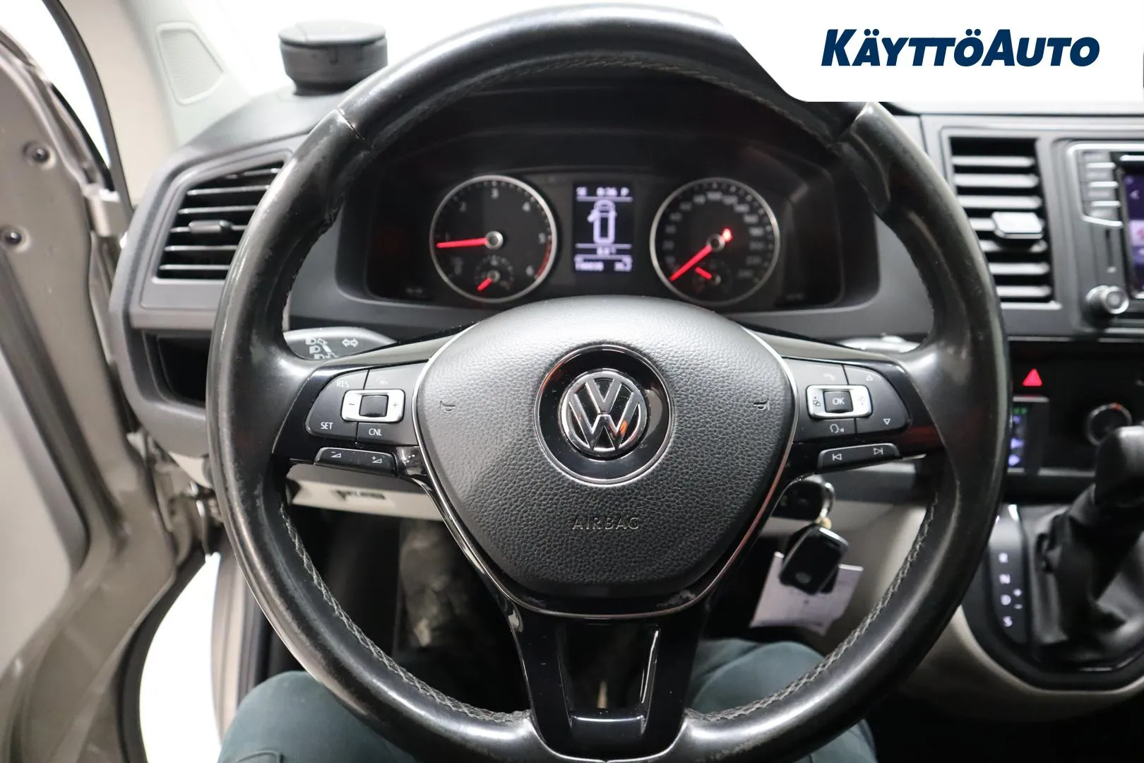 Volkswagen Transporter YJN-458 carousel image