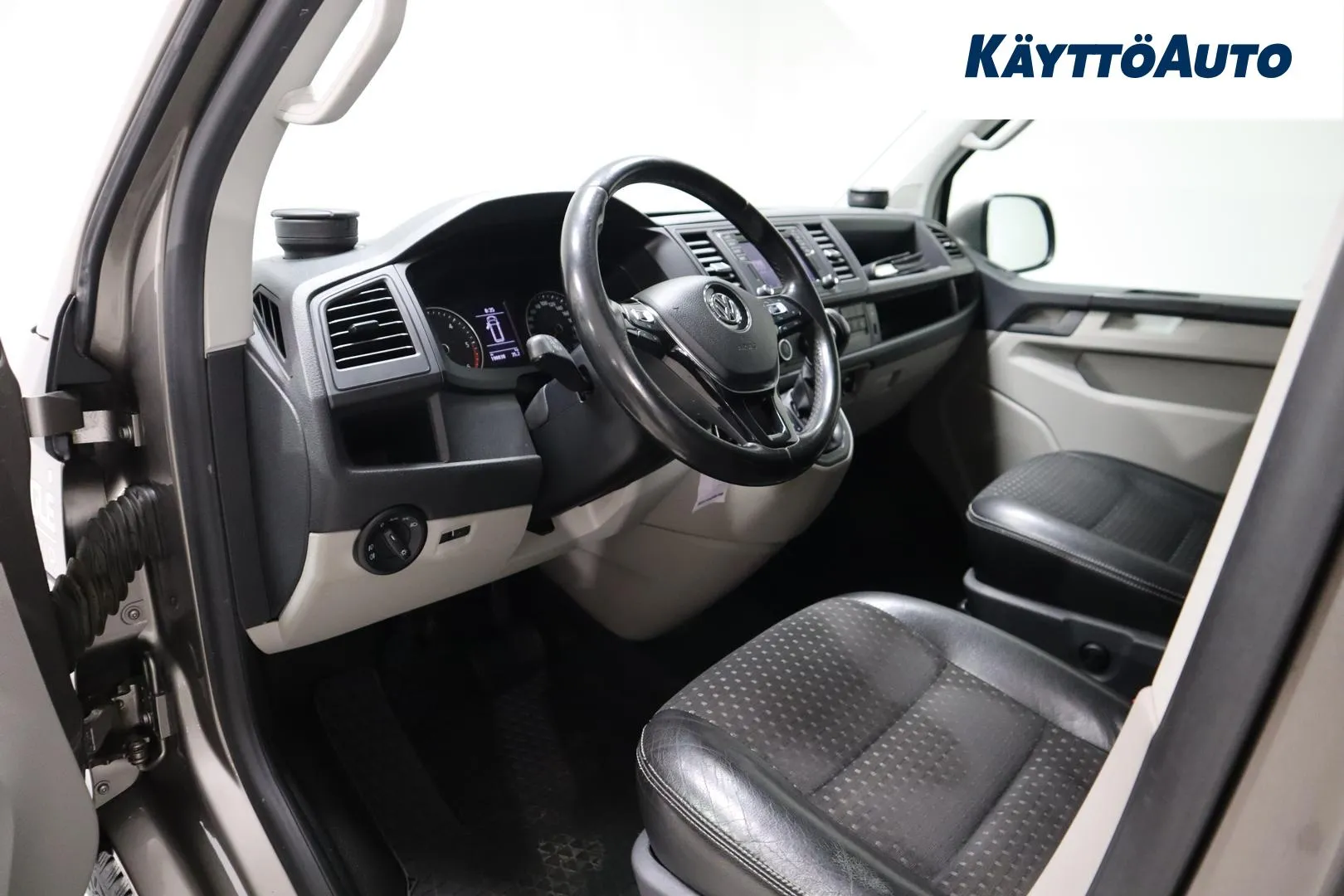 Volkswagen Transporter YJN-458 carousel image