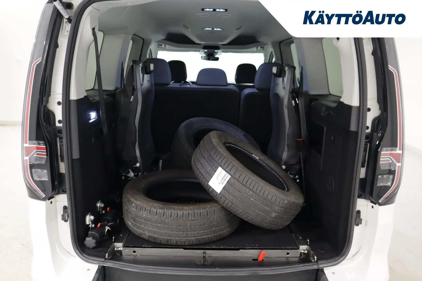 Volkswagen Caddy Maxi LSM-657 carousel image