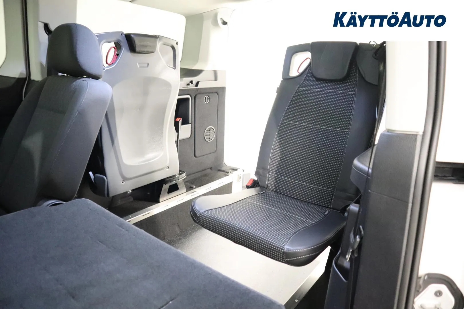 Volkswagen Caddy Maxi LSM-657 carousel image