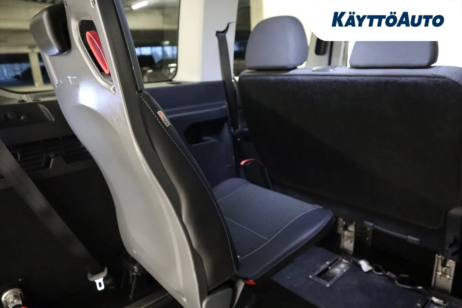 Volkswagen Caddy Maxi LSM-657 carousel image