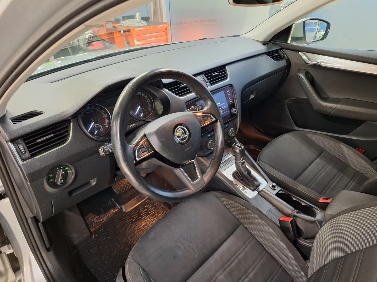 SKODA Octavia ZLM-721 carousel image