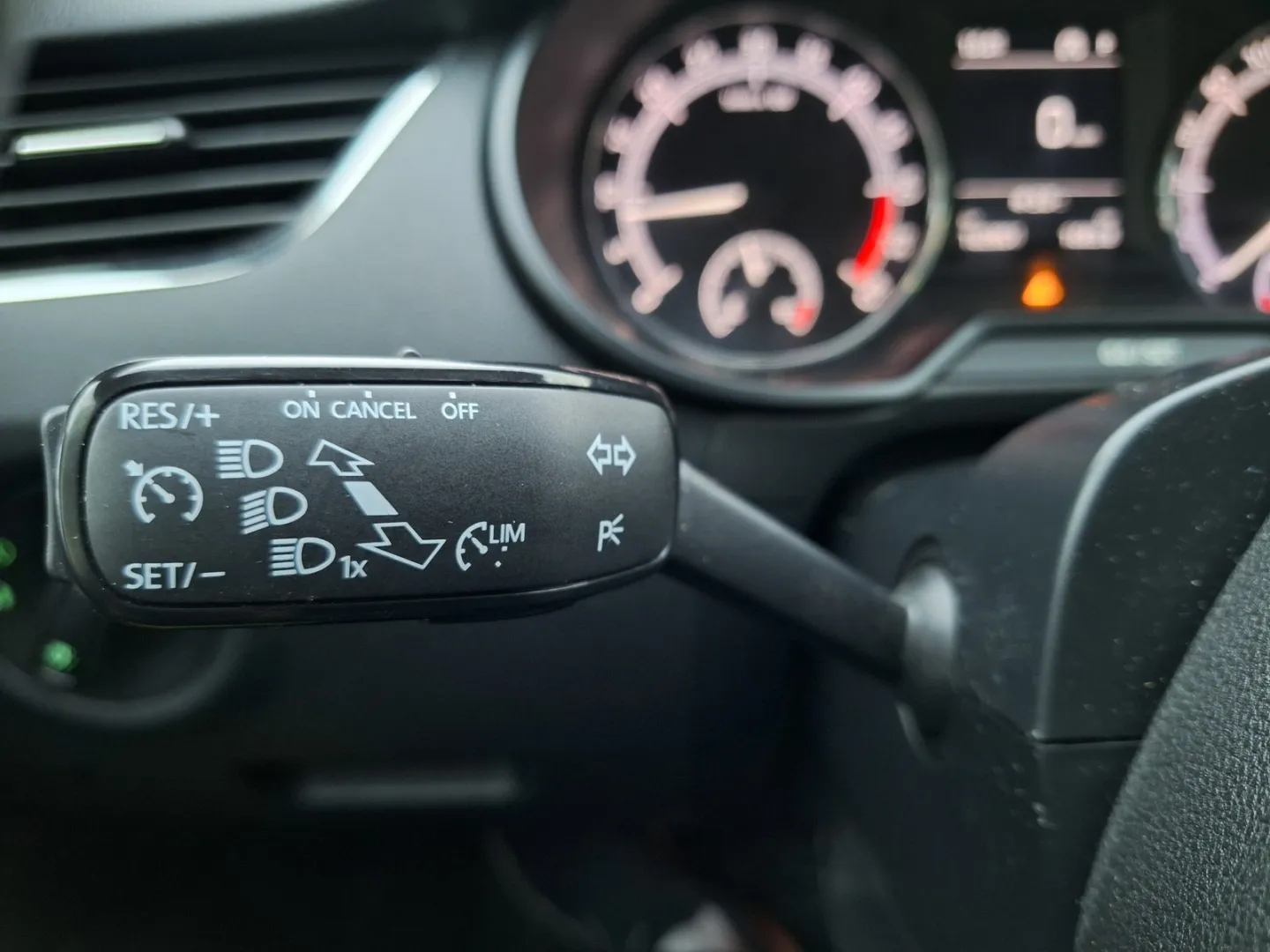 SKODA Octavia ZLM-721 carousel image