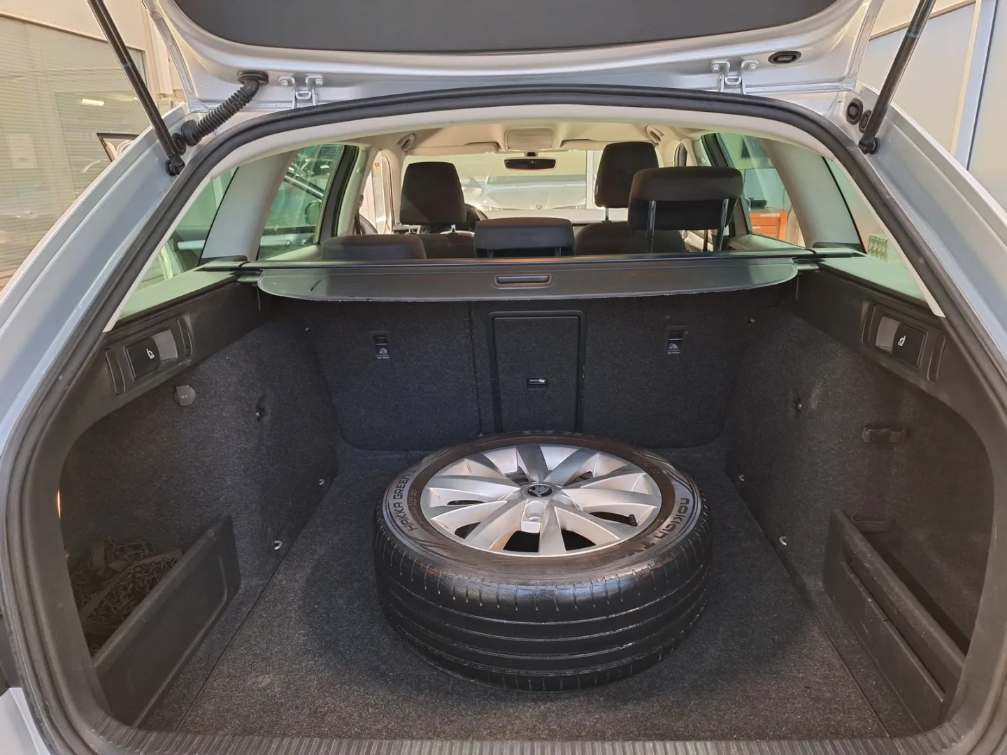 SKODA Octavia ZLM-721 carousel image