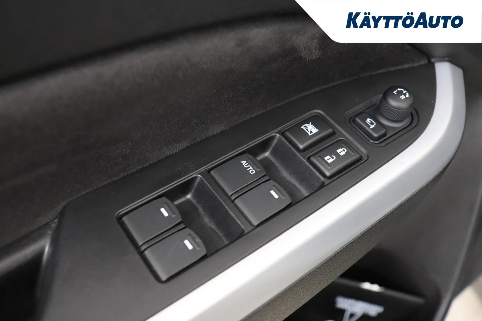 SUZUKI Vitara ZLN-384 carousel image