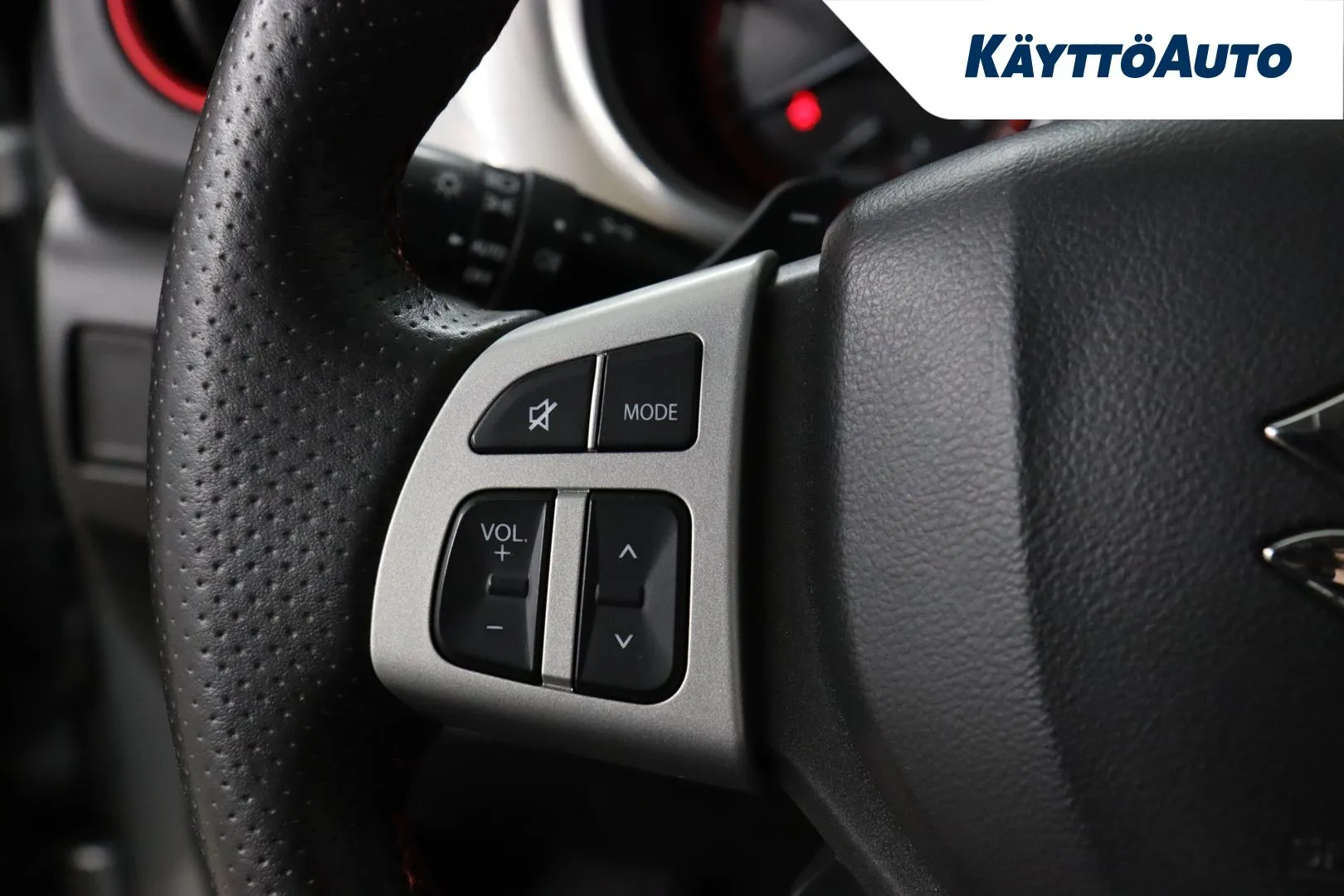 Suzuki Vitara ZLN-384 carousel image