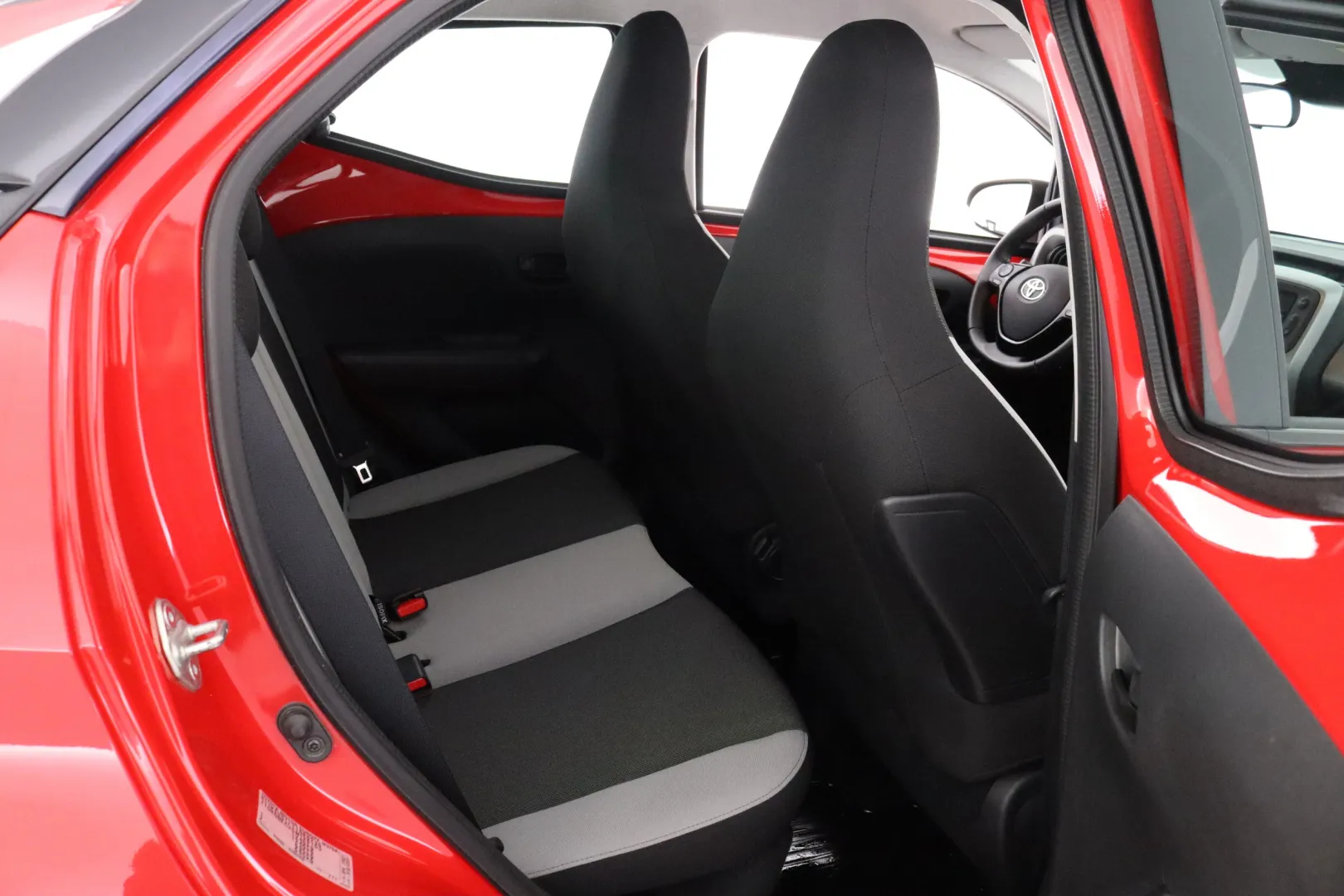 TOYOTA AYGO CKH-671 carousel image