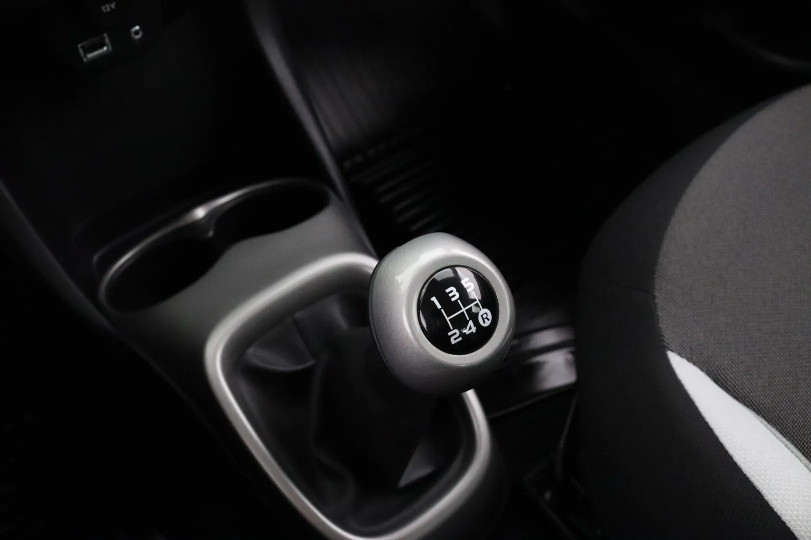 TOYOTA AYGO CKH-671 carousel image