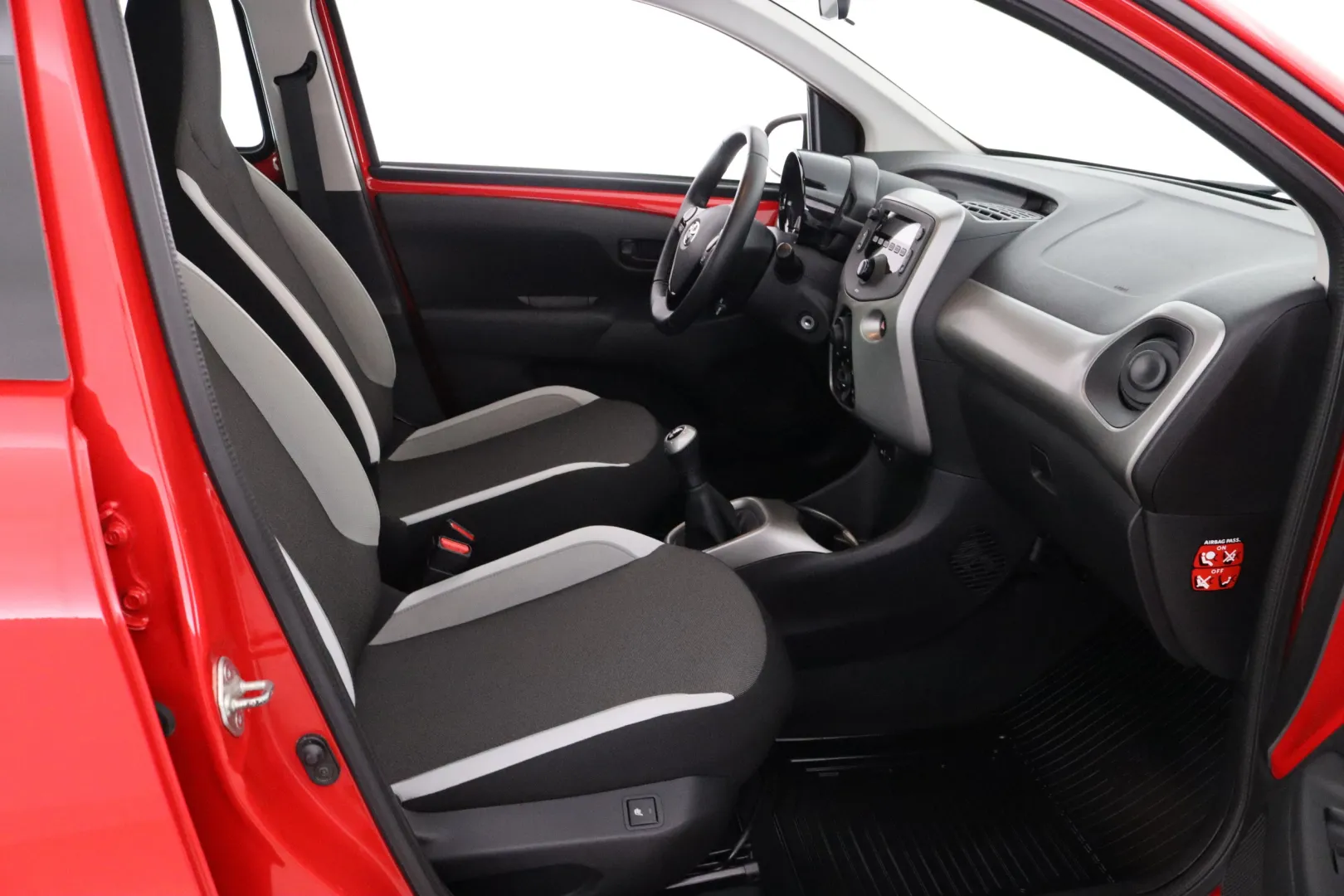 TOYOTA AYGO CKH-671 carousel image