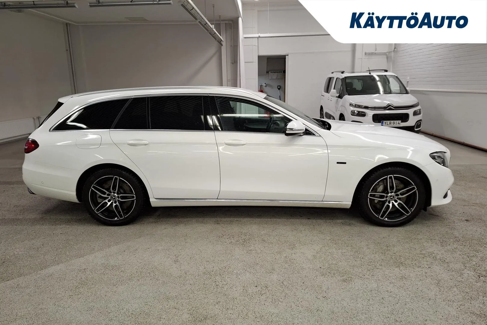 Mercedes-Benz E GZZ-444 carousel image