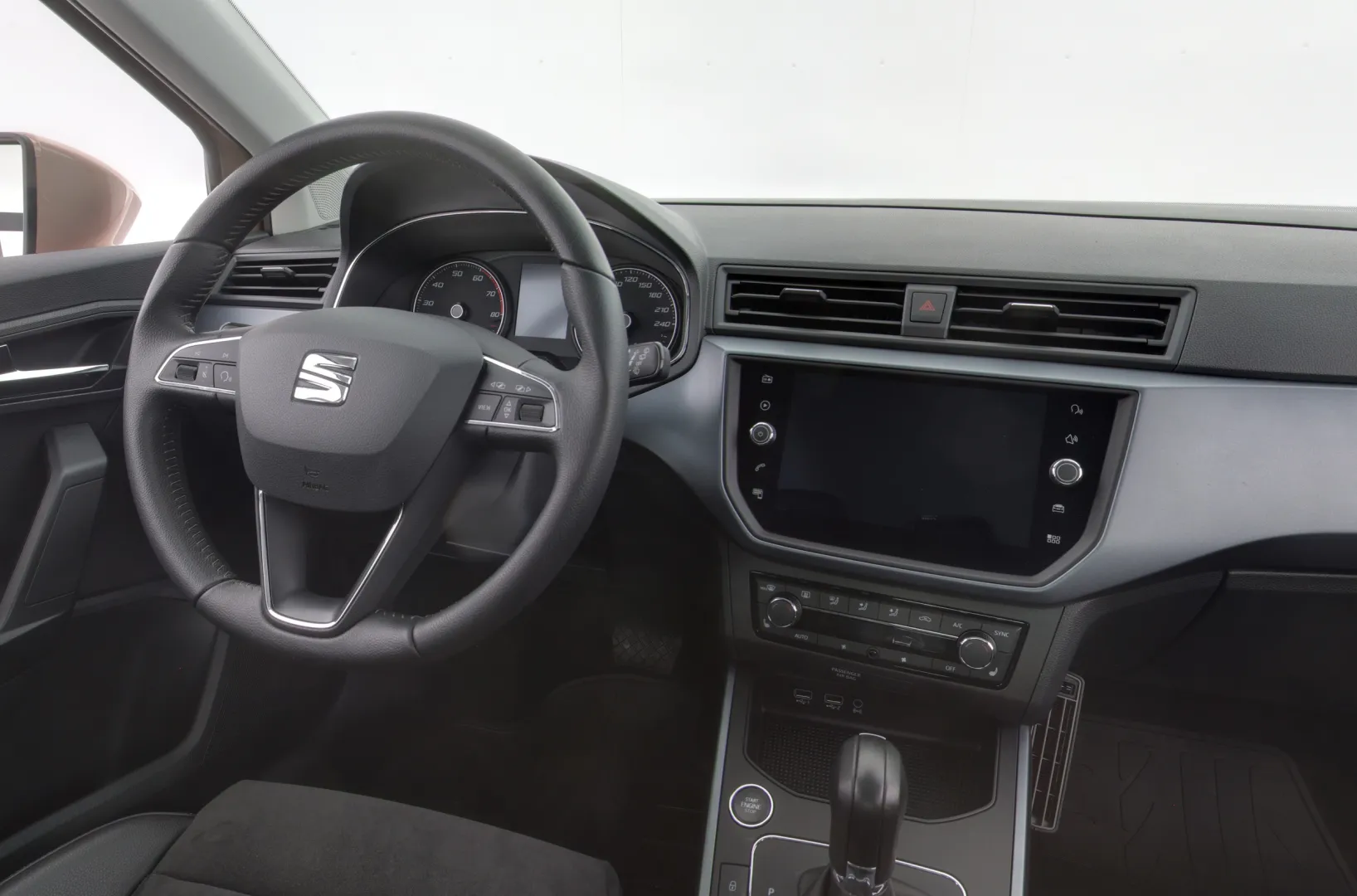 SEAT Arona EPB-934 carousel image