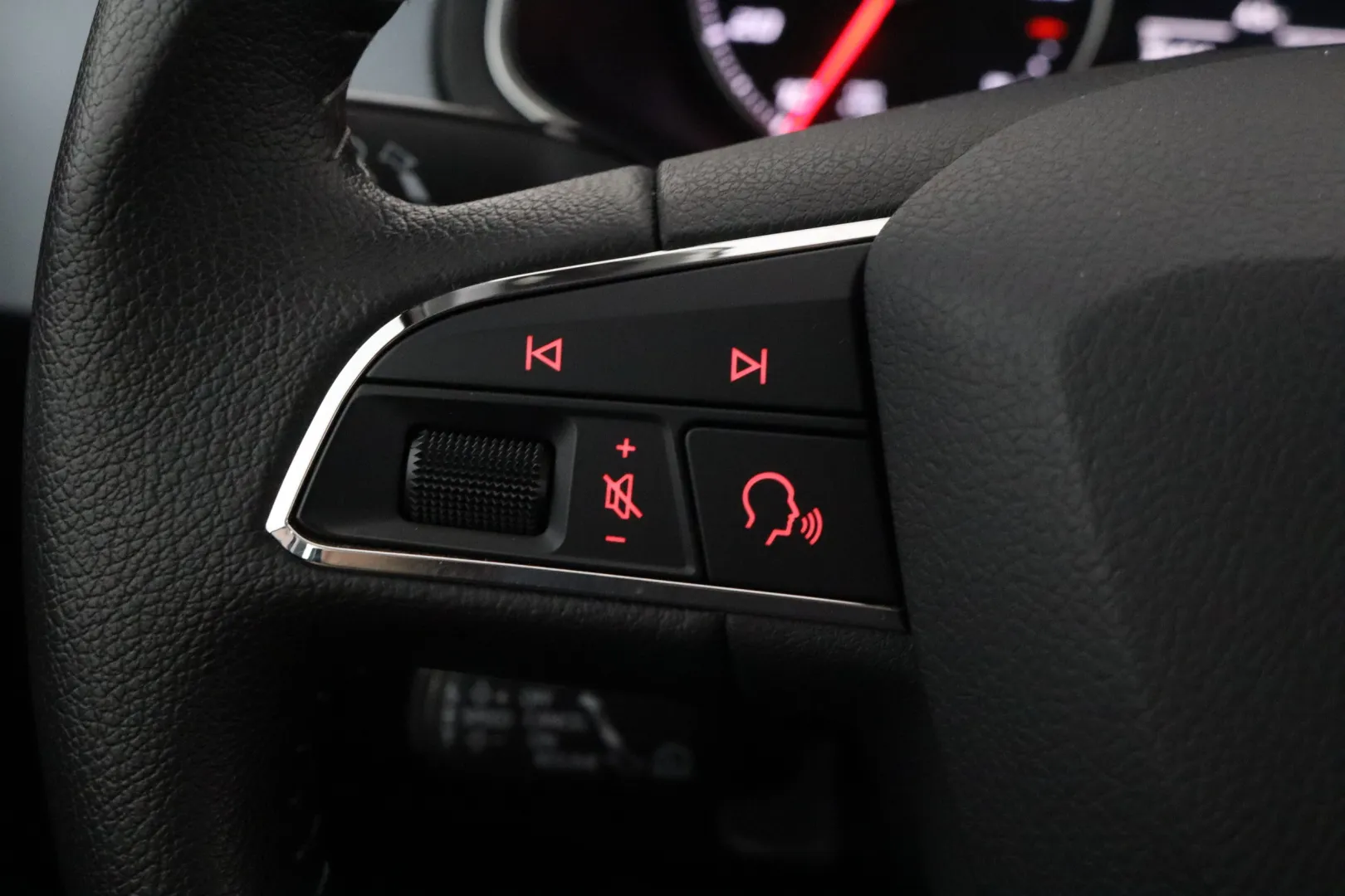 SEAT Arona EPB-934 carousel image