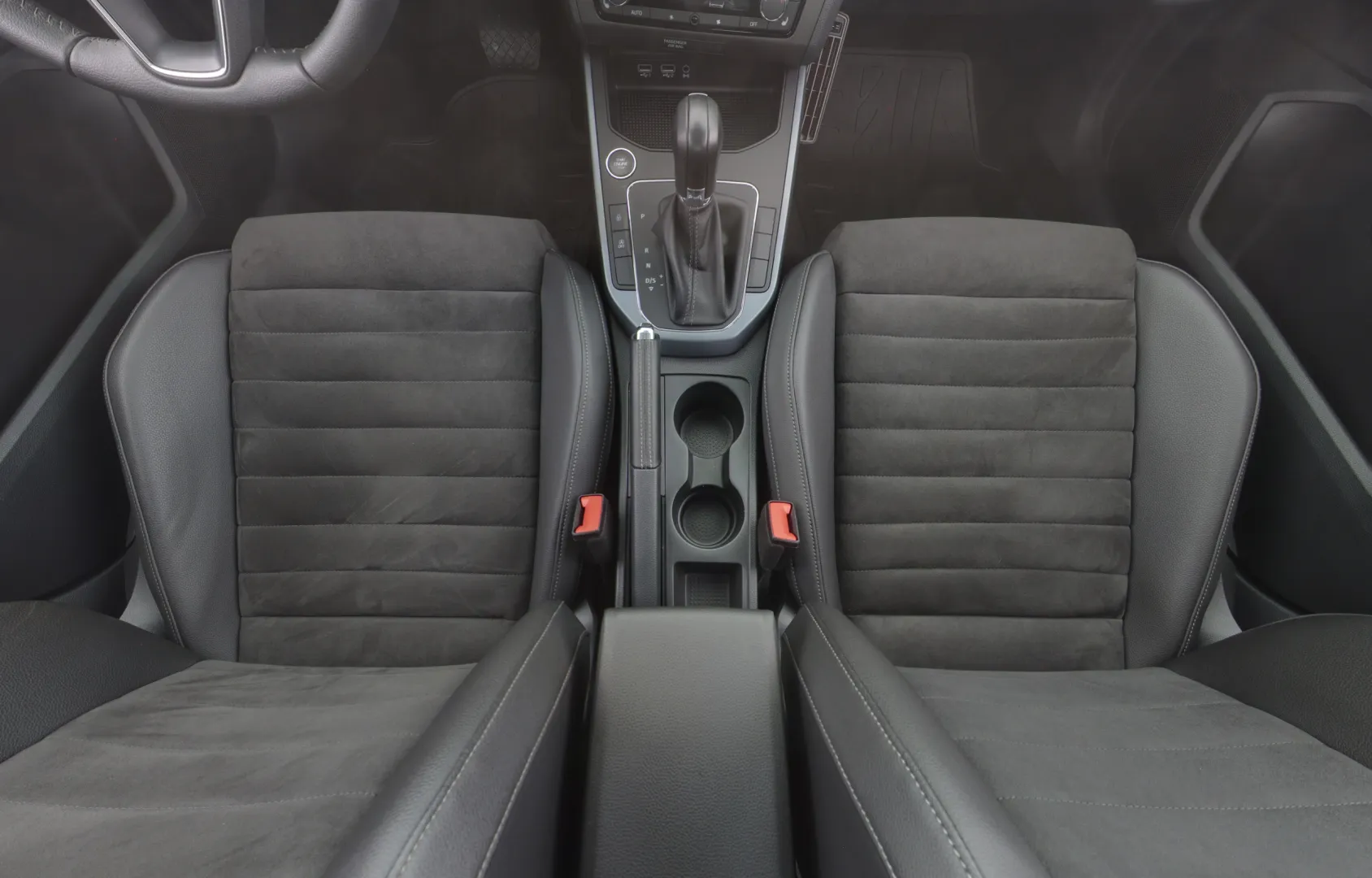 SEAT Arona EPB-934 carousel image