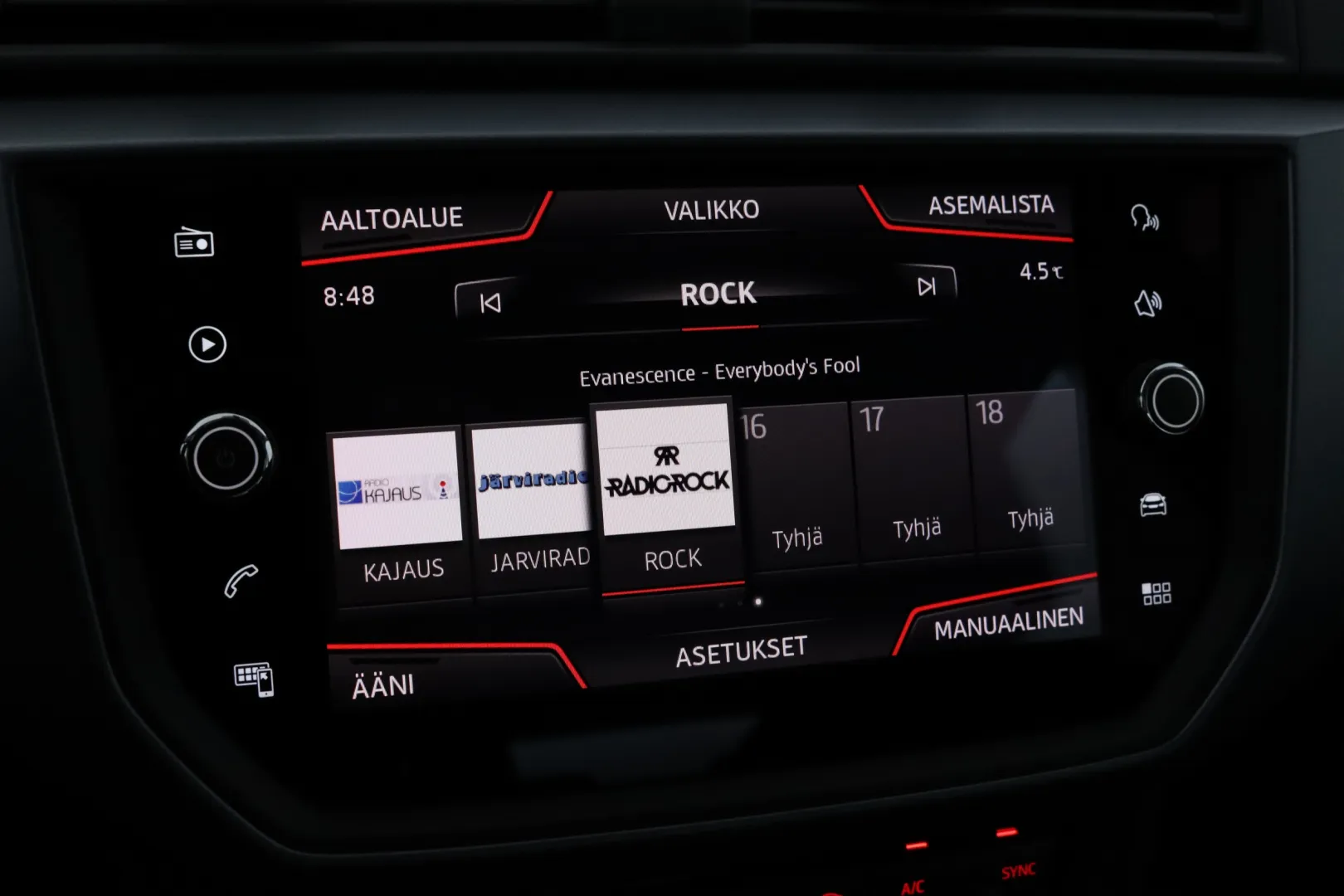 SEAT Arona EPB-934 carousel image