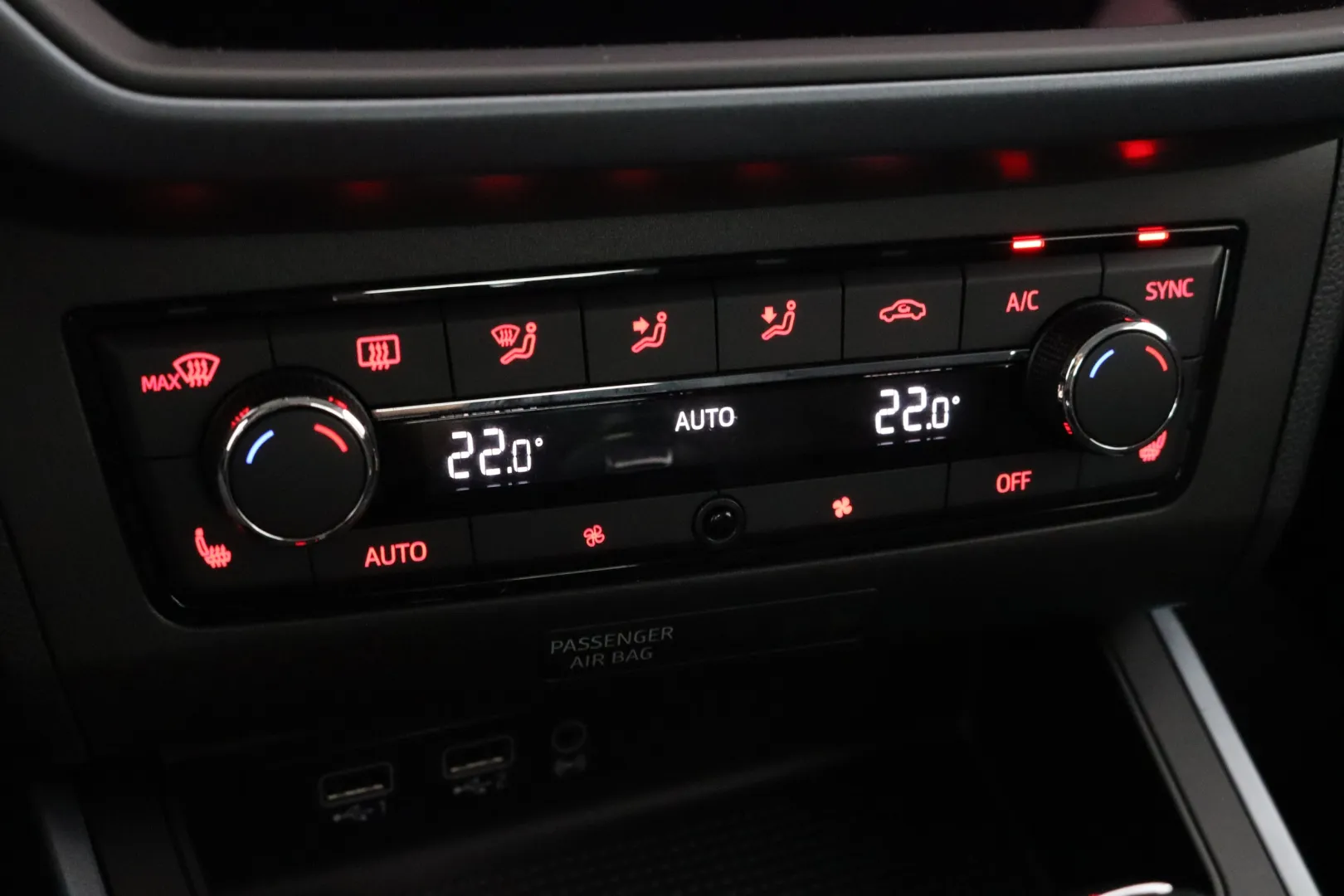 SEAT Arona EPB-934 carousel image