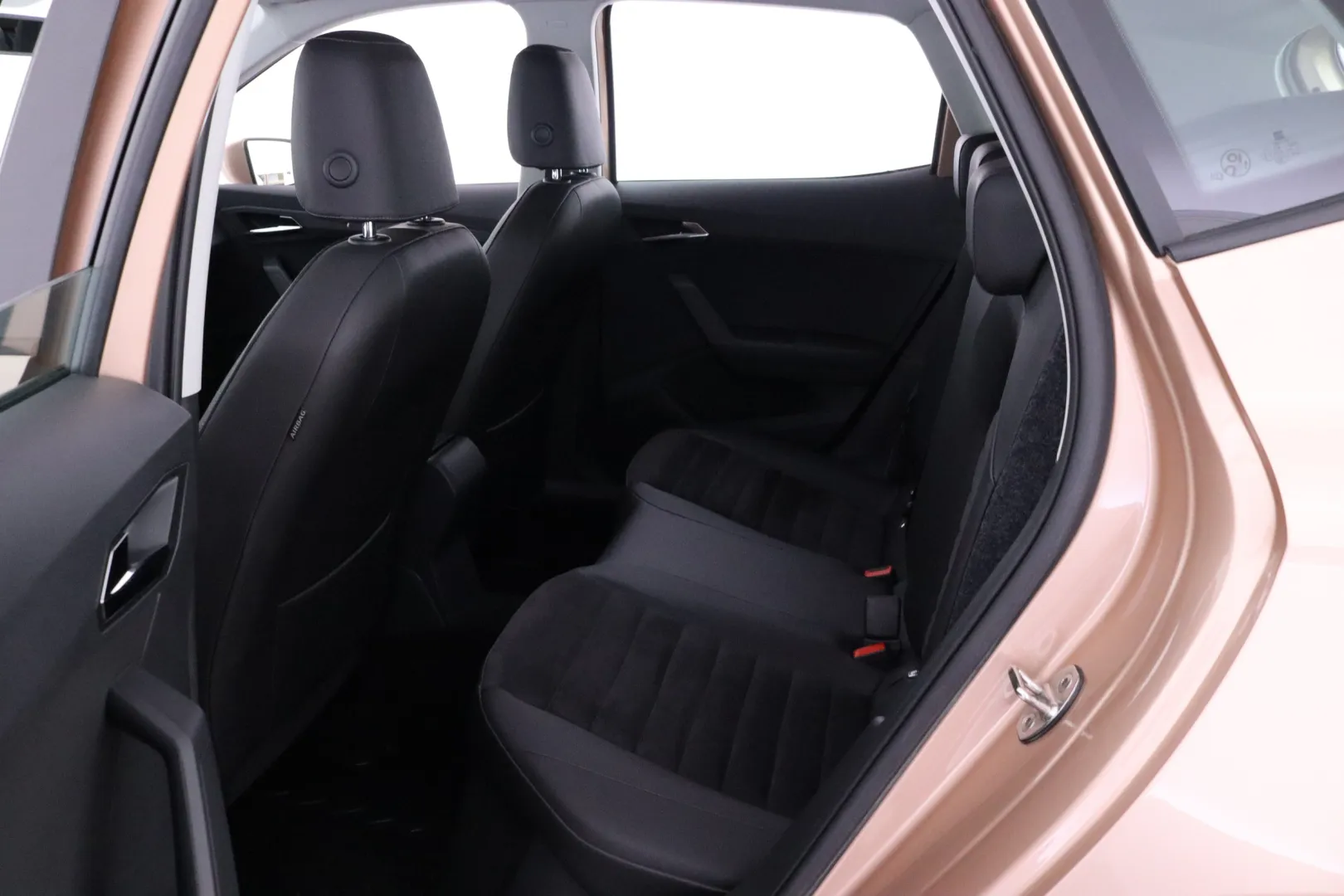 SEAT Arona EPB-934 carousel image