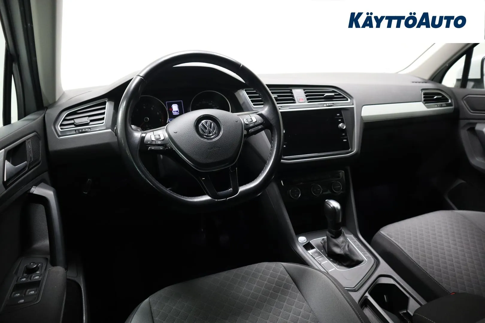 Volkswagen Tiguan MUY-131 carousel image